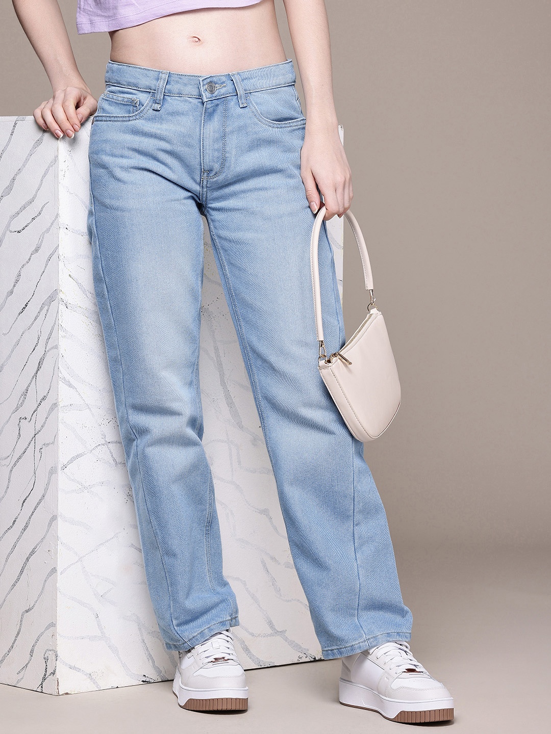 

The Roadster Life Co. Women Low-Rise Relaxed Straight Fit Heavy Fade Jeans, Blue