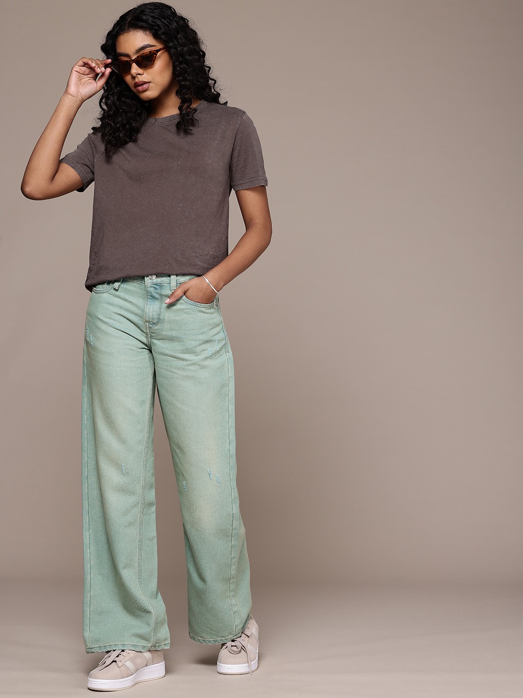 

The Roadster Life Co. Women Baggy Wide Leg Low-Rise Low Distress Light Fade Jeans, Blue