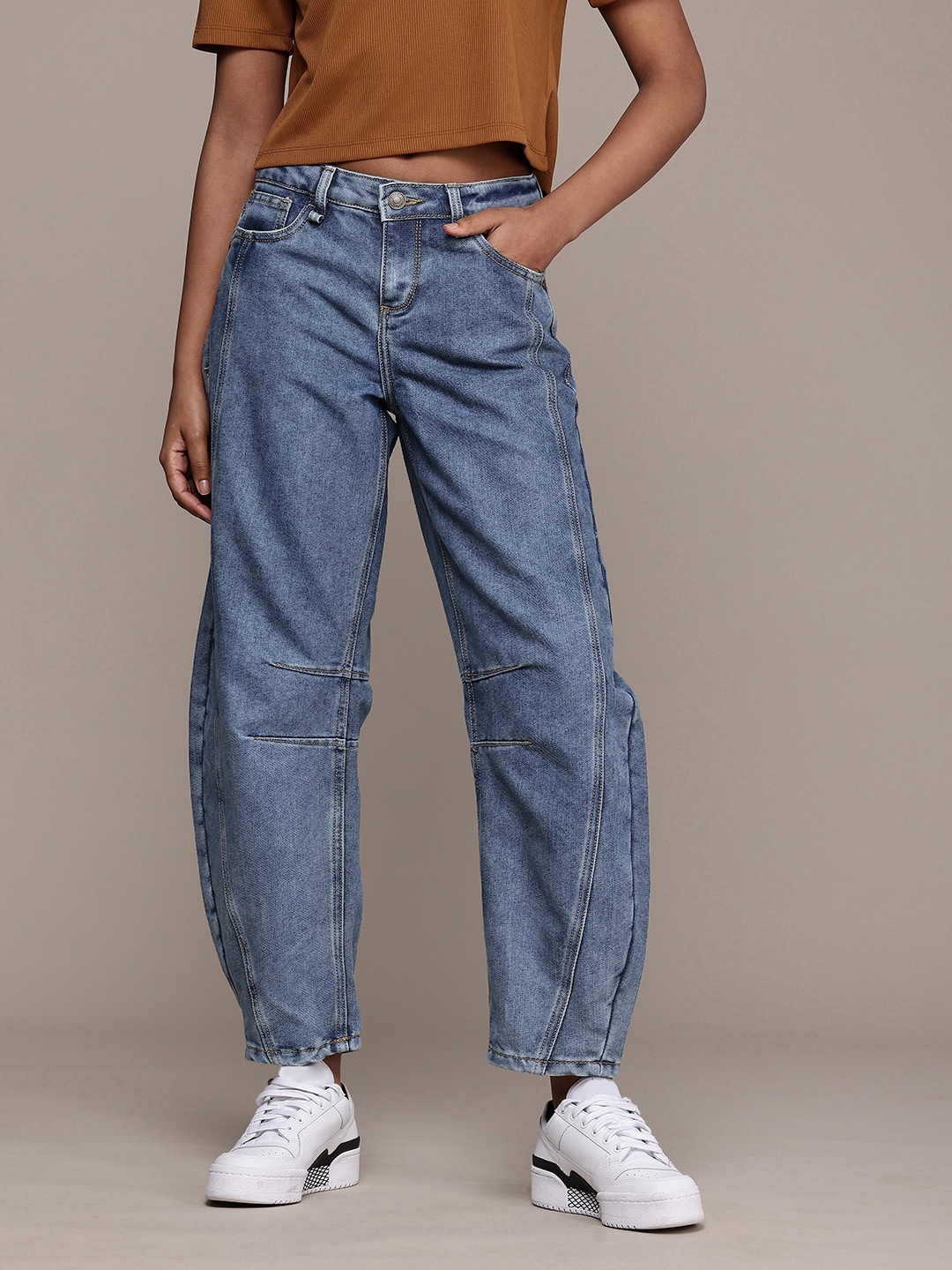 

The Roadster Life Co. Women Straight Horseshoe Fit Low-Rise Light Fade Jeans, Blue