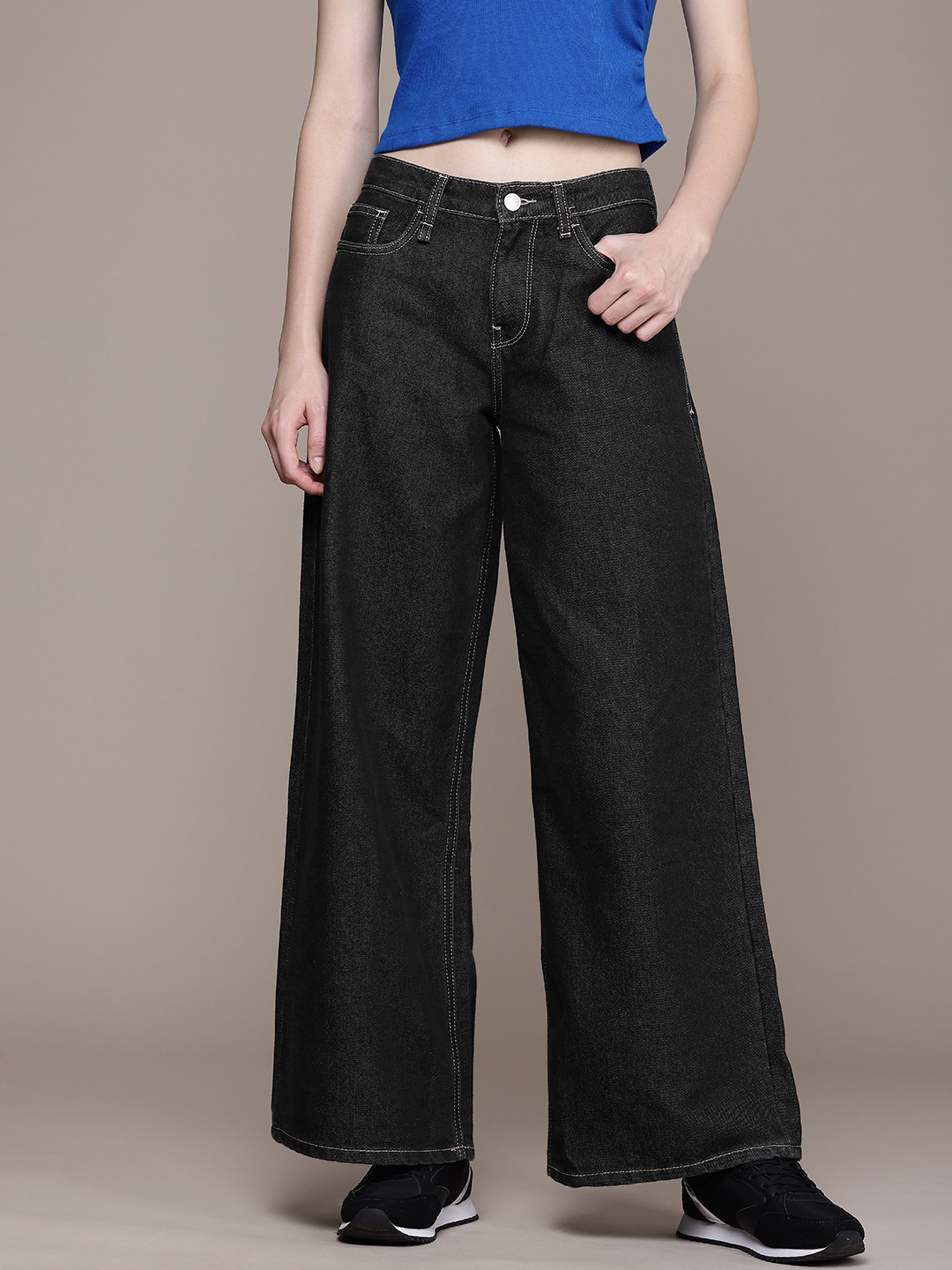 

The Roadster Life Co. Women Baggy Fit Low-Rise Jeans, Black