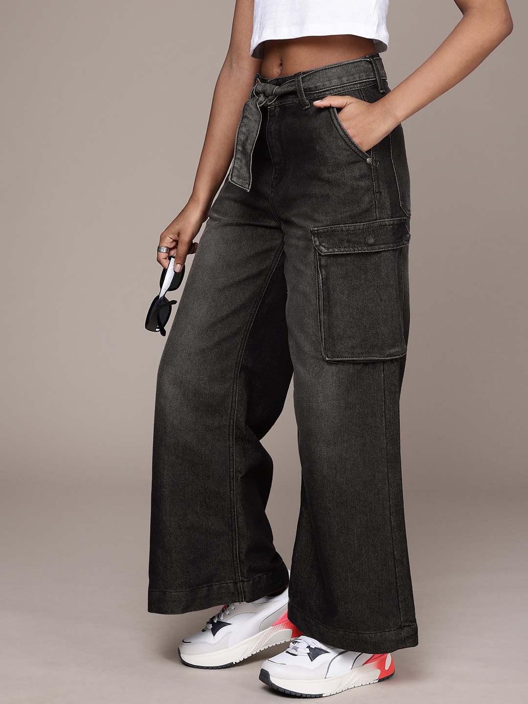 

The Roadster Life Co. Women High-Rise Wide Leg Light Fade Jeans, Black