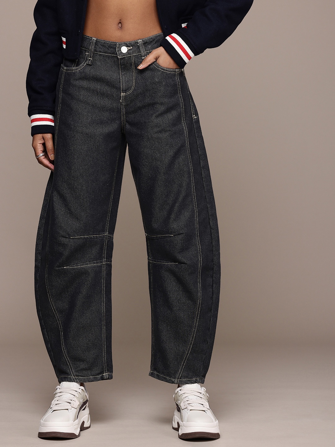 

The Roadster Life Co. Women Horseshoe Fit Low-Rise Light Fade Jeans, Black