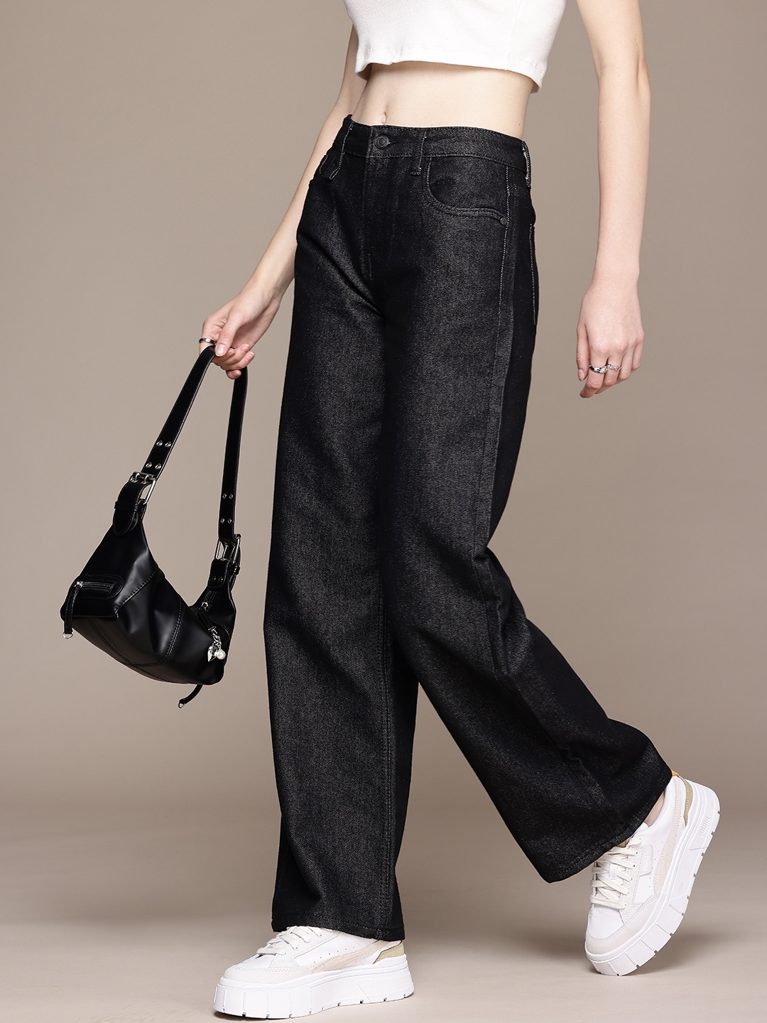 

The Roadster Life Co. Women 90's Baggy Fit Low-Rise Light Fade Jeans, Black