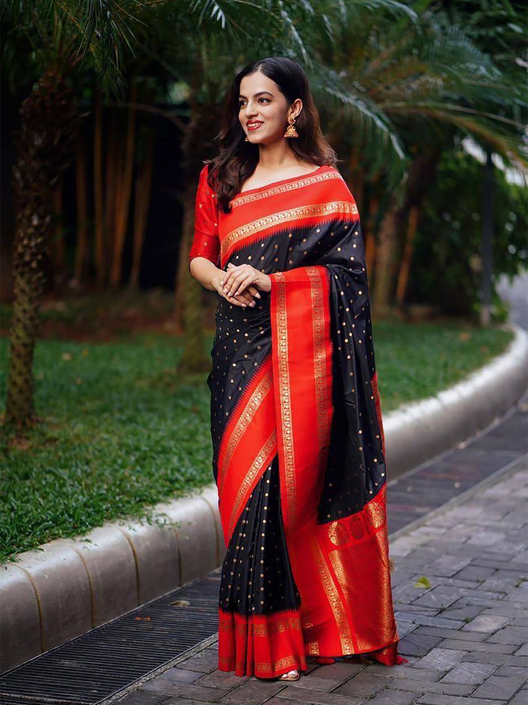 

KALINI Woven Design Zari Silk Blend Banarasi Saree, Black