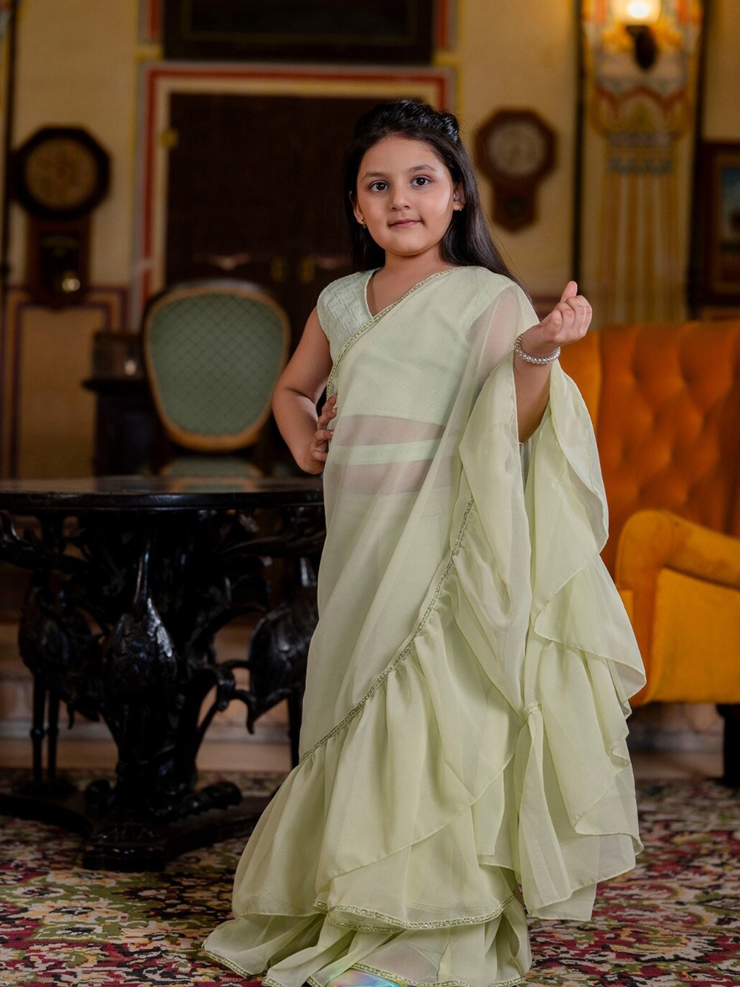 

Cutiediva Pure Georgette Saree, Lime green
