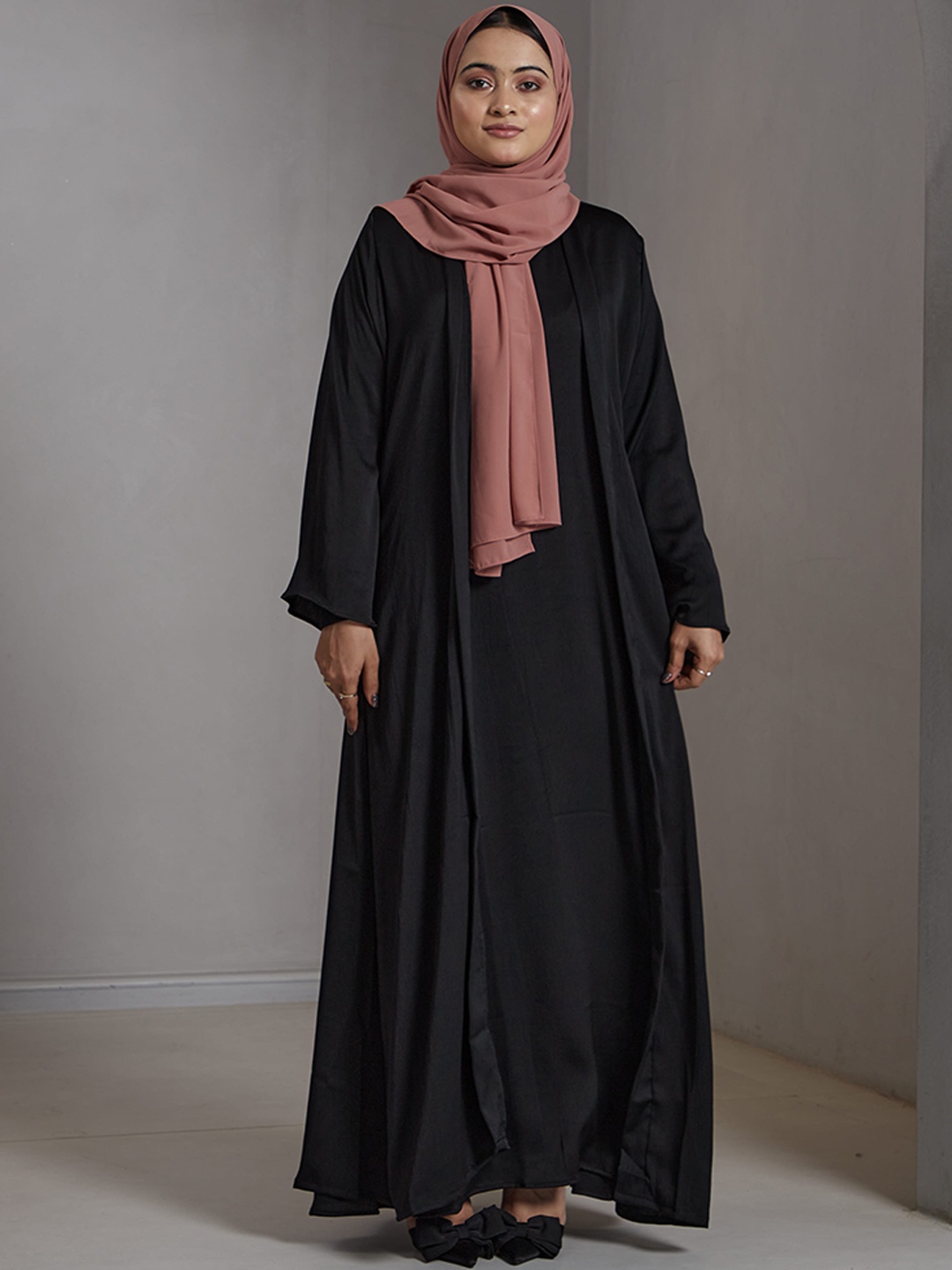 

Modest Essentials Round Neck Long Sleeves Abaya, Black