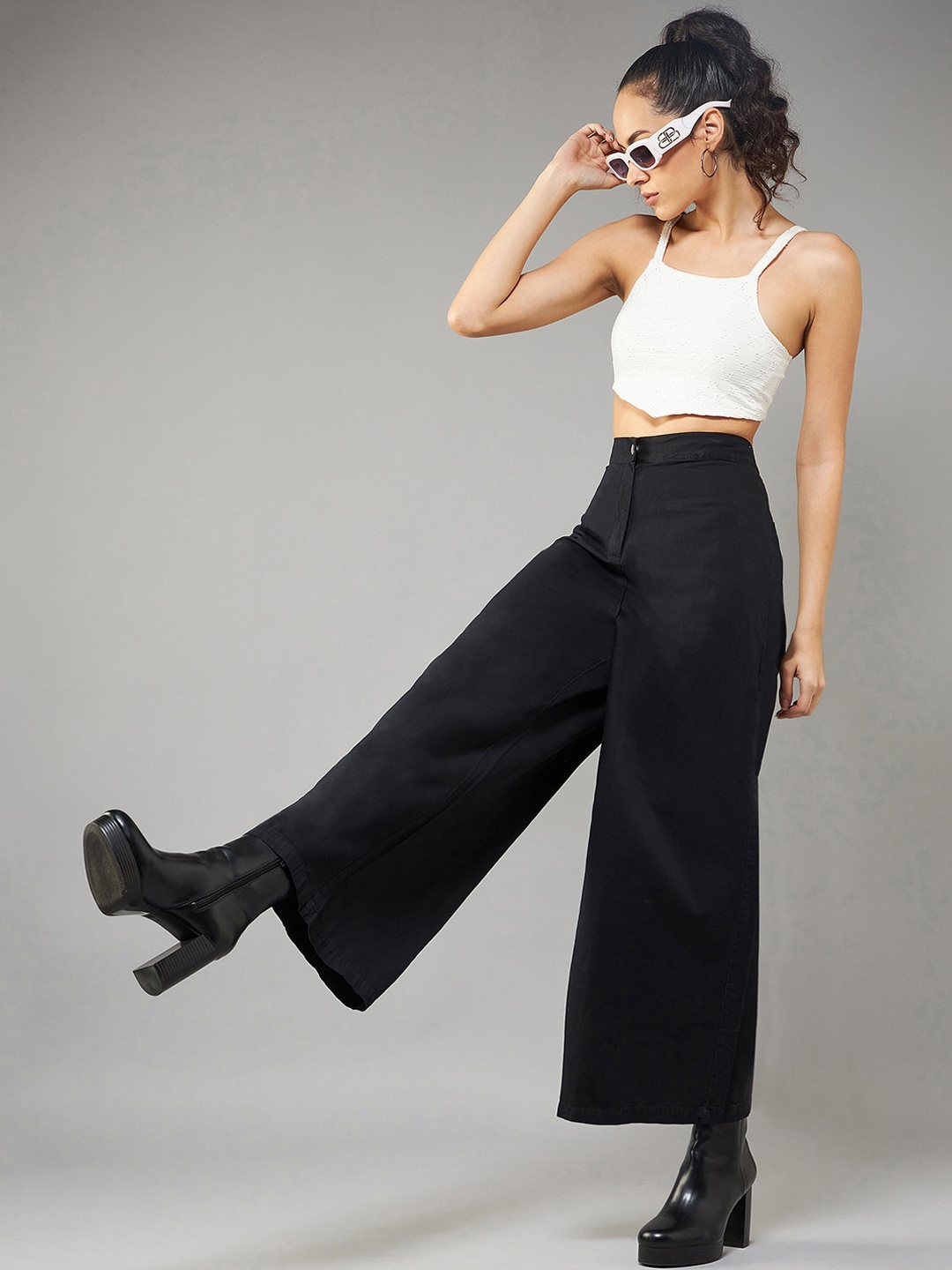 

Dressberry BasicsBlack Women Relaxed Fit High-Rise Flared Clean Look Stretchable Jeans, Black