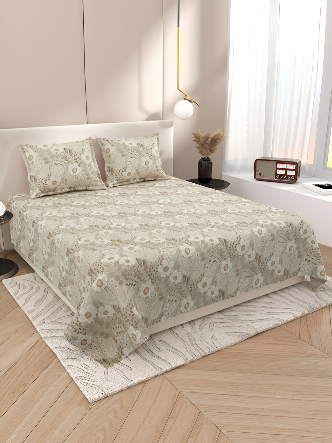 

Aura Grey & White Floral Cotton 220 TC King Bedsheet With 2 Pillow Covers