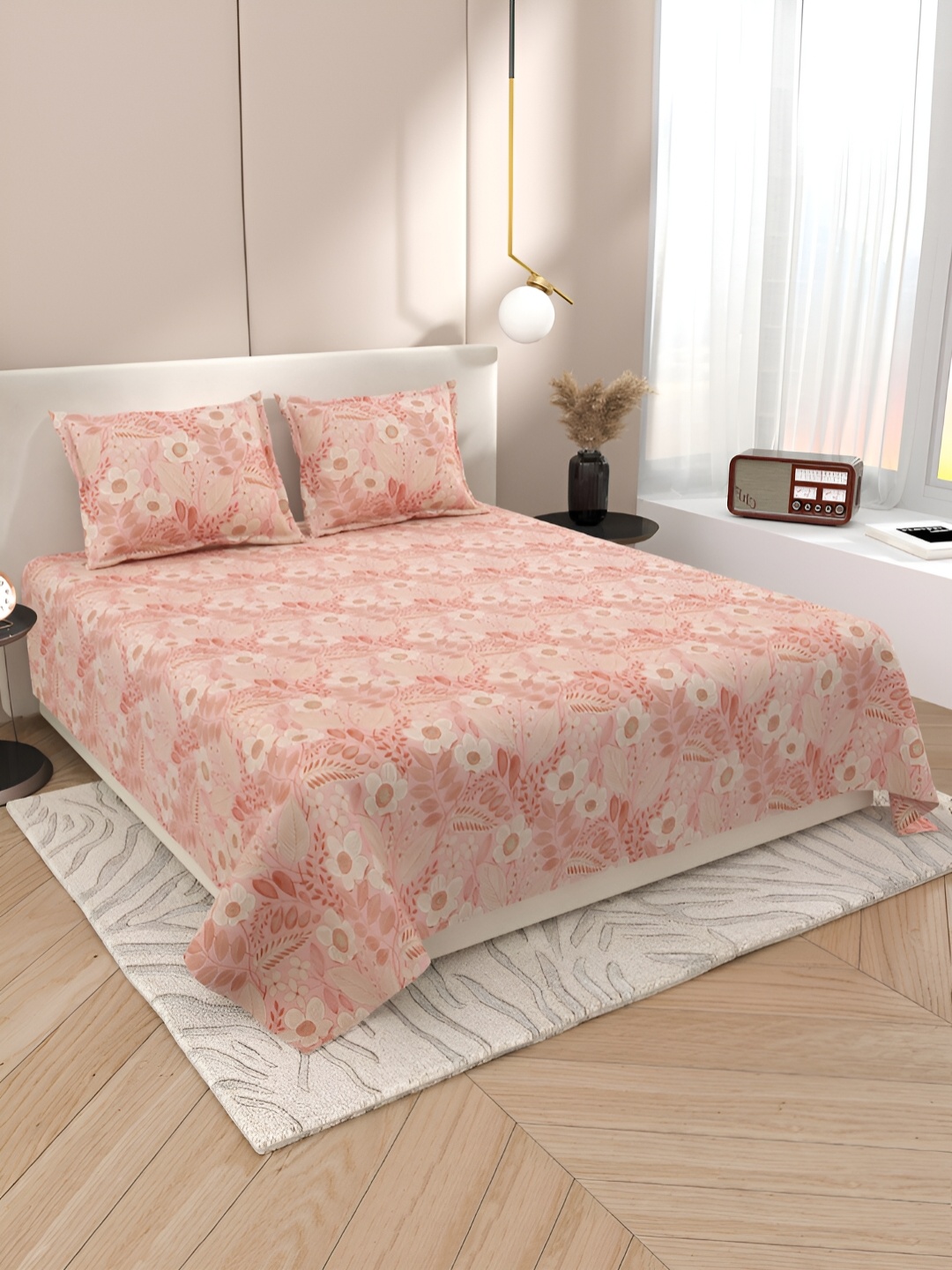 

Aura Peach-Coloured & White Floral 220 TC Cotton King Bedsheet With 2 Pillow Covers