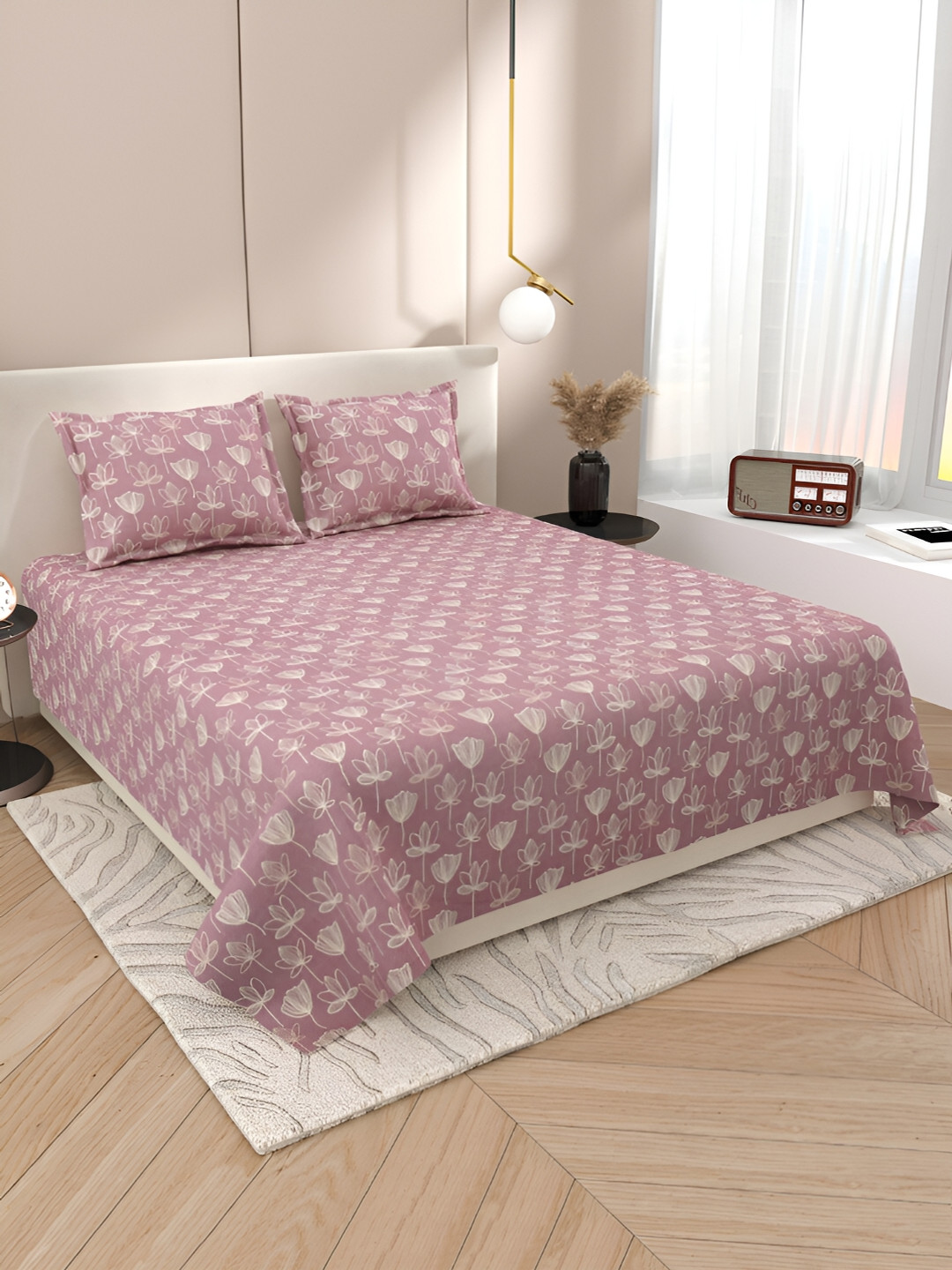 

Aura Maroon & White Floral 220 TC Cotton Super King Bedsheet With 2 Pillow Covers
