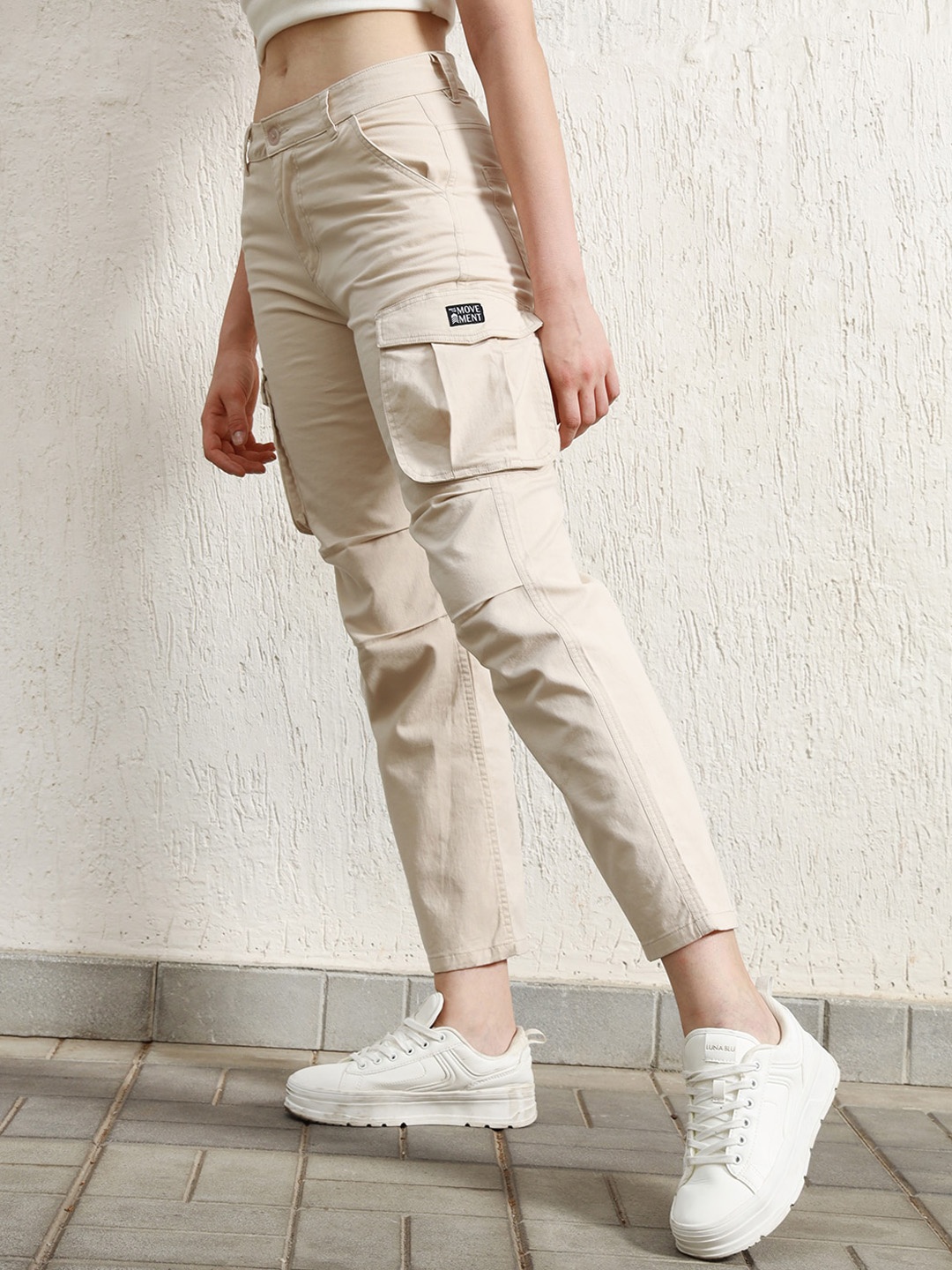 

Hubberholme Women Relaxed Straight Leg High-Rise Cargos, Beige