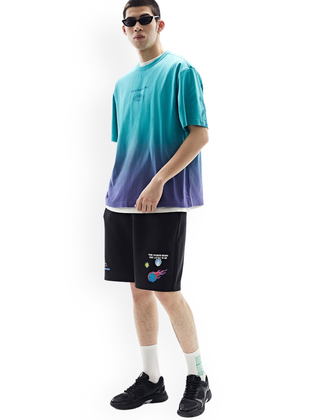 

H&M Men Loose Fit Printed Scuba Shorts, Black