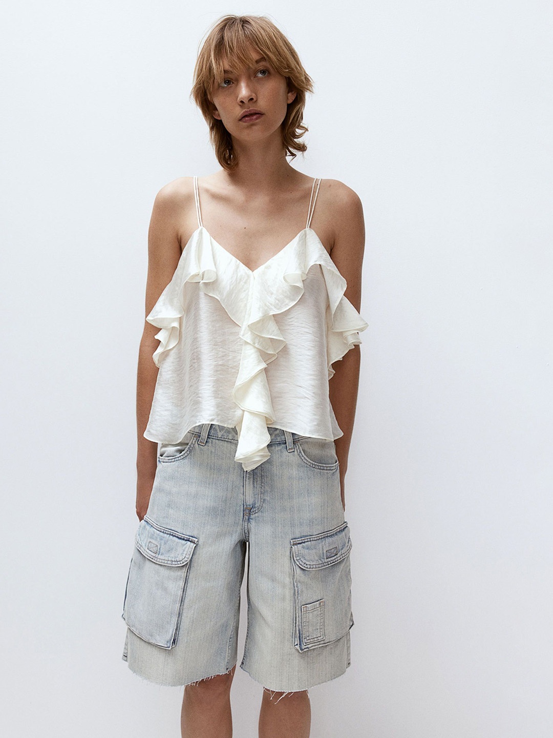 

H&M Women Low Denim Cargo Shorts, Blue