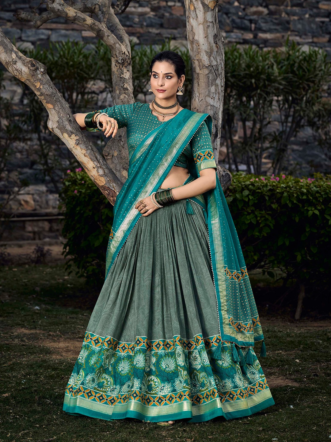 

LOOKNBOOK ART Printed Foil Print Semi-Stitched Lehenga & Unstitched Blouse With Dupatta, Sea green