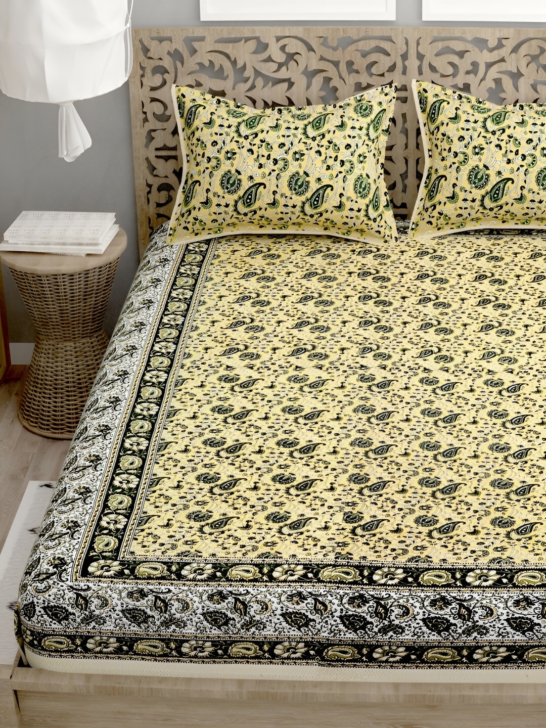 

Aura Beige & Grey Ethnic Motifs Printed Cotton 180 TC King Bedsheet with 2 Pillow Covers