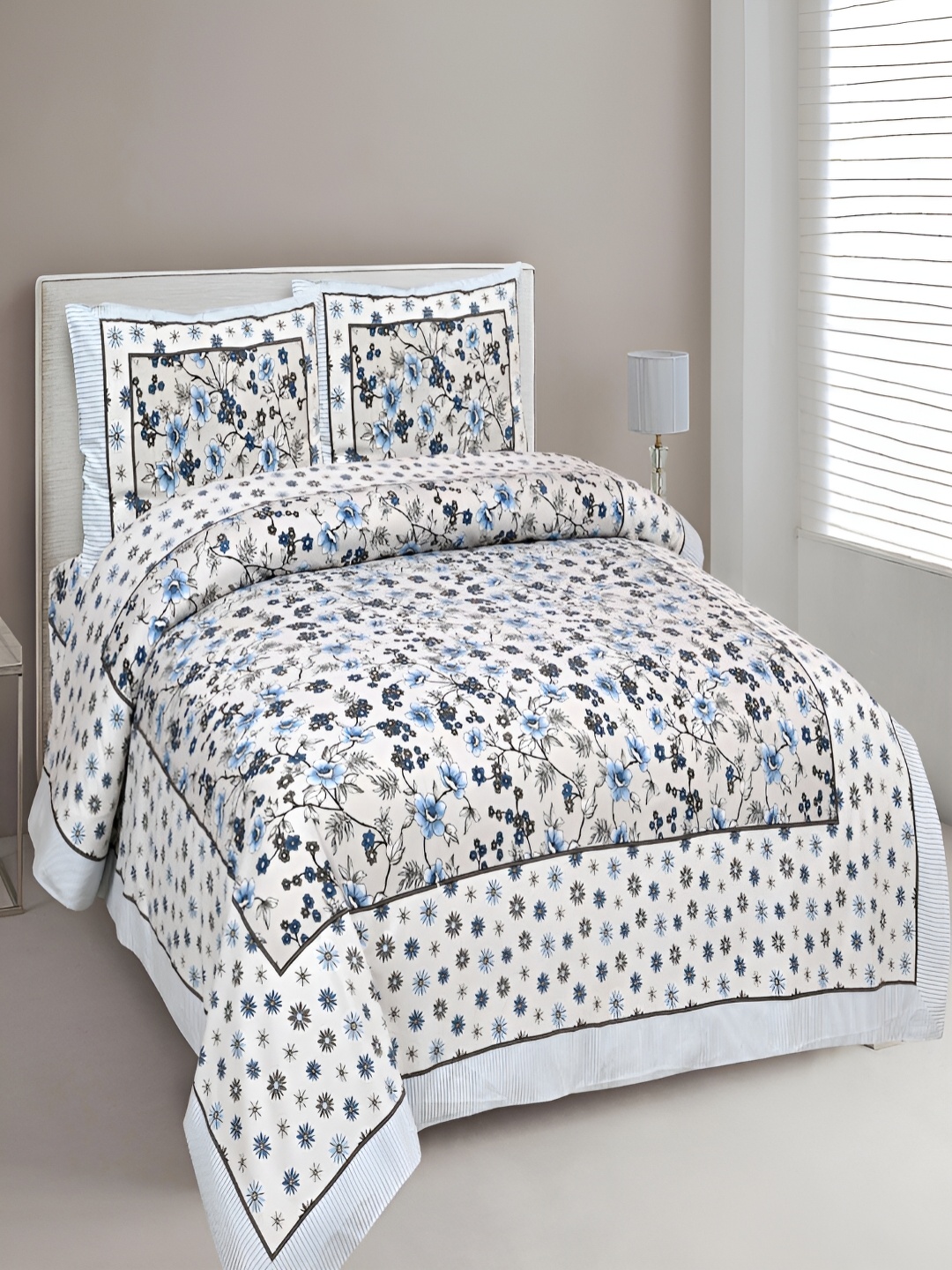 

Aura Blue & White Floral Cotton 180 TC King Bedsheet With 2 Pillow Covers