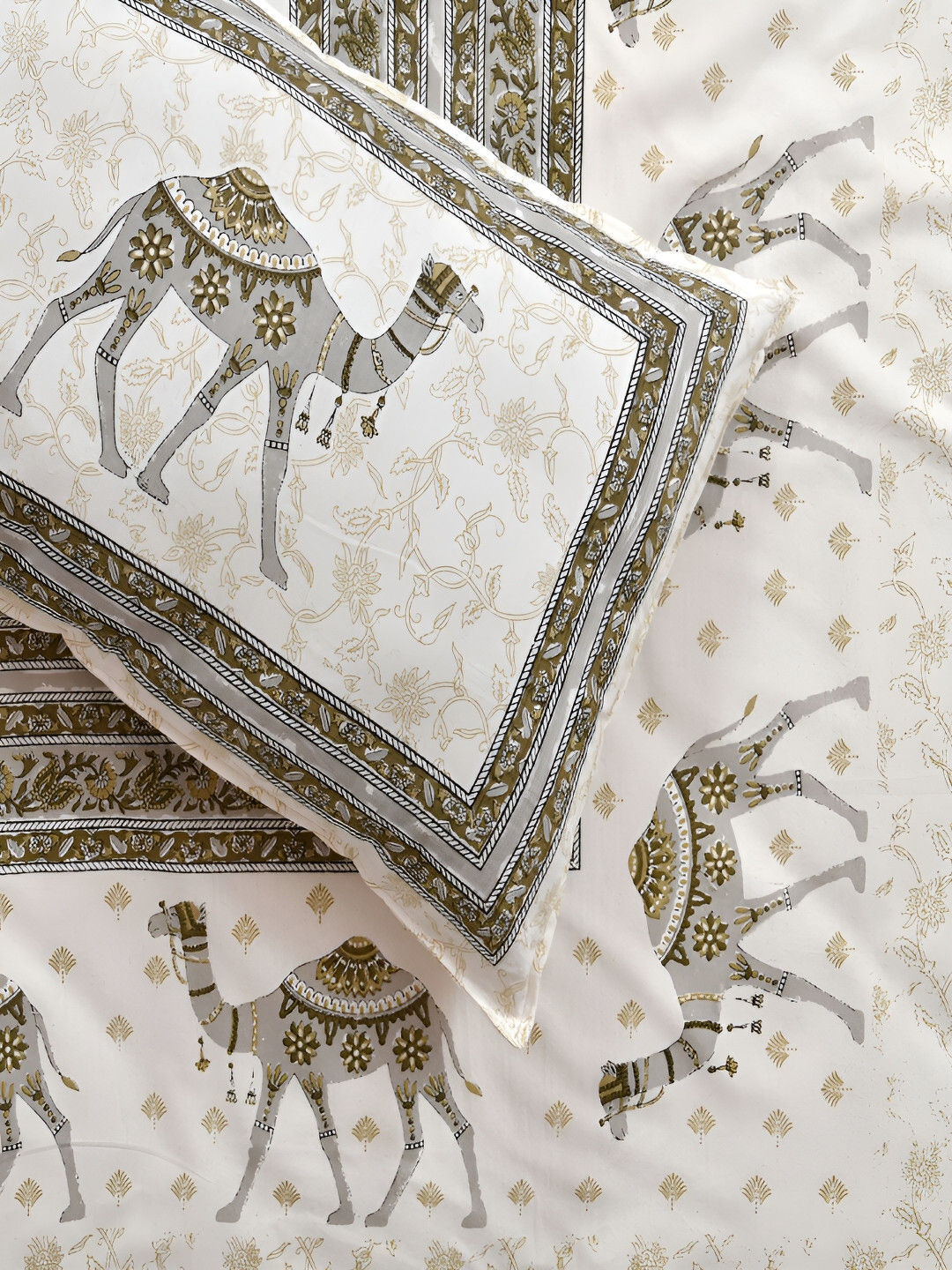 

Aura Grey & White Ethnic Motifs Cotton 180 TC King Bedsheet with 2 Pillow Covers