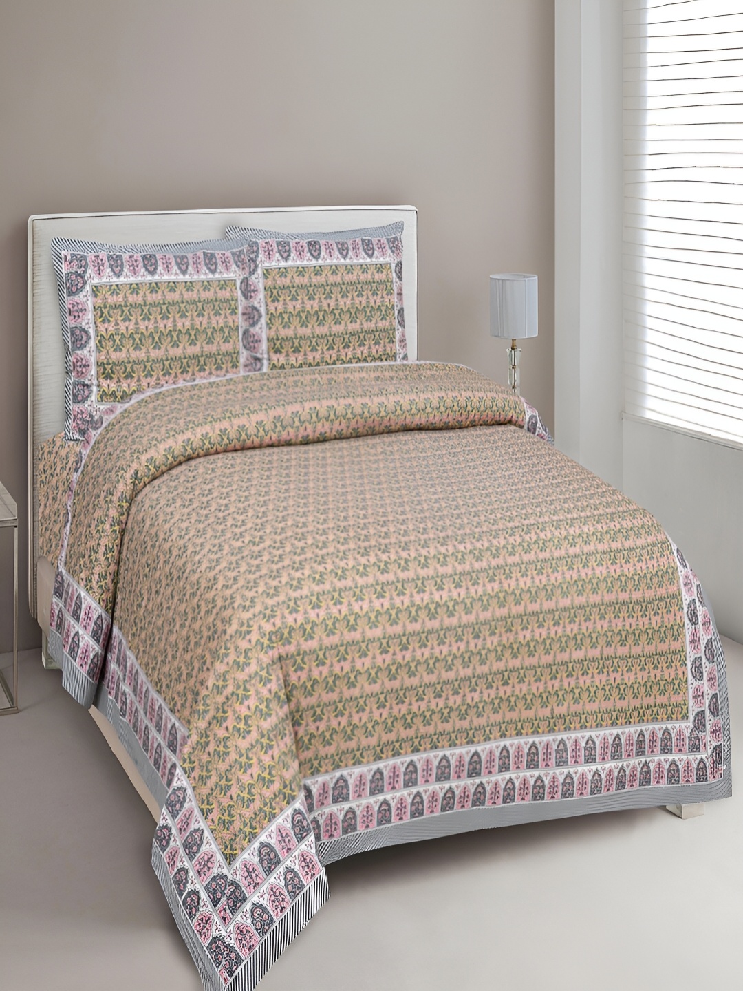 

Aura Grey & White Ethnic Motifs Cotton 180 TC King Bedsheet with 2 Pillow Covers