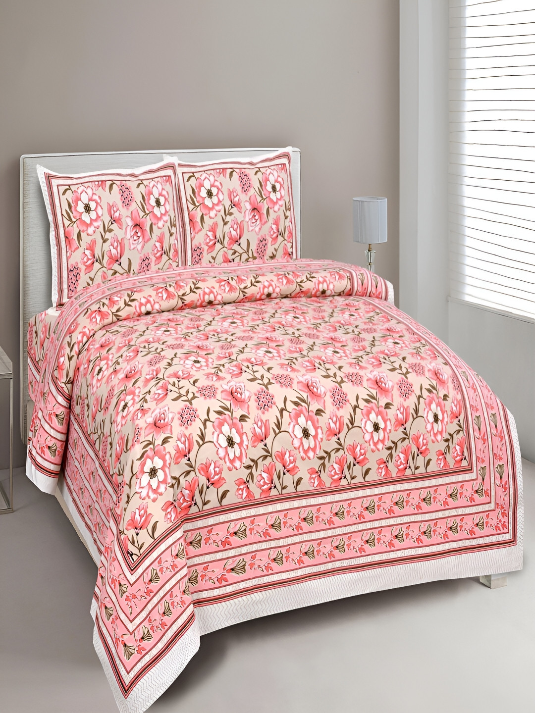 

Aura Peach & Brown Floral 180 TC Cotton King Bedsheet With 2 Pillow Covers