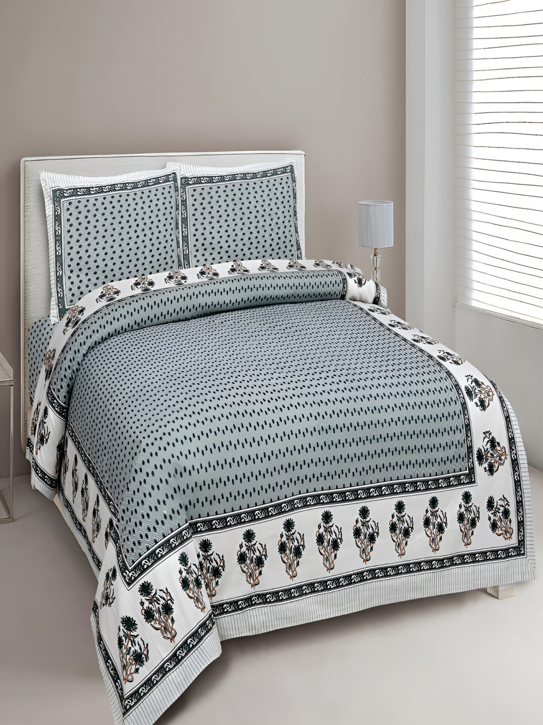 

Aura Grey & White Ethnic Motifs 180 TC Cotton King Bedsheet With 2 Pillow Covers