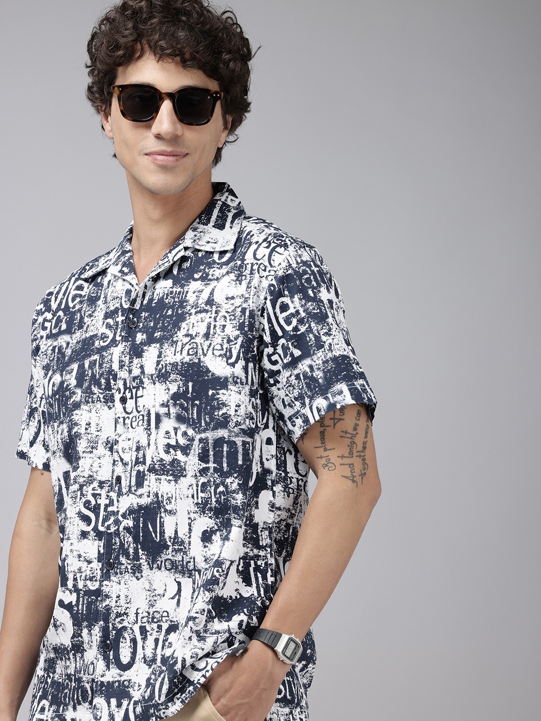 

SPYKAR Relaxed Fit Typography Printed Pure Cotton Casual Shirt, Navy blue