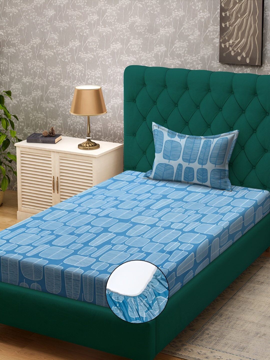 

KLOTTHE Turquoise Blue Geometric Printed Fitted 300TC Single Bedsheet With Pillow Cover