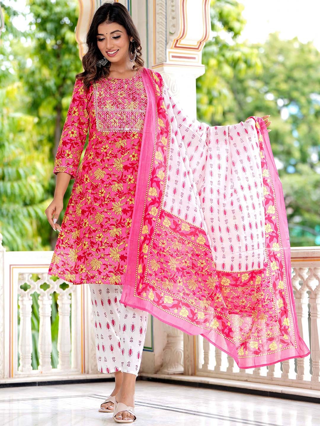 

BAIRAJ Ethnic Motifs Printed Regular Sequinned Kurta , Trousers & Dupatta, Pink