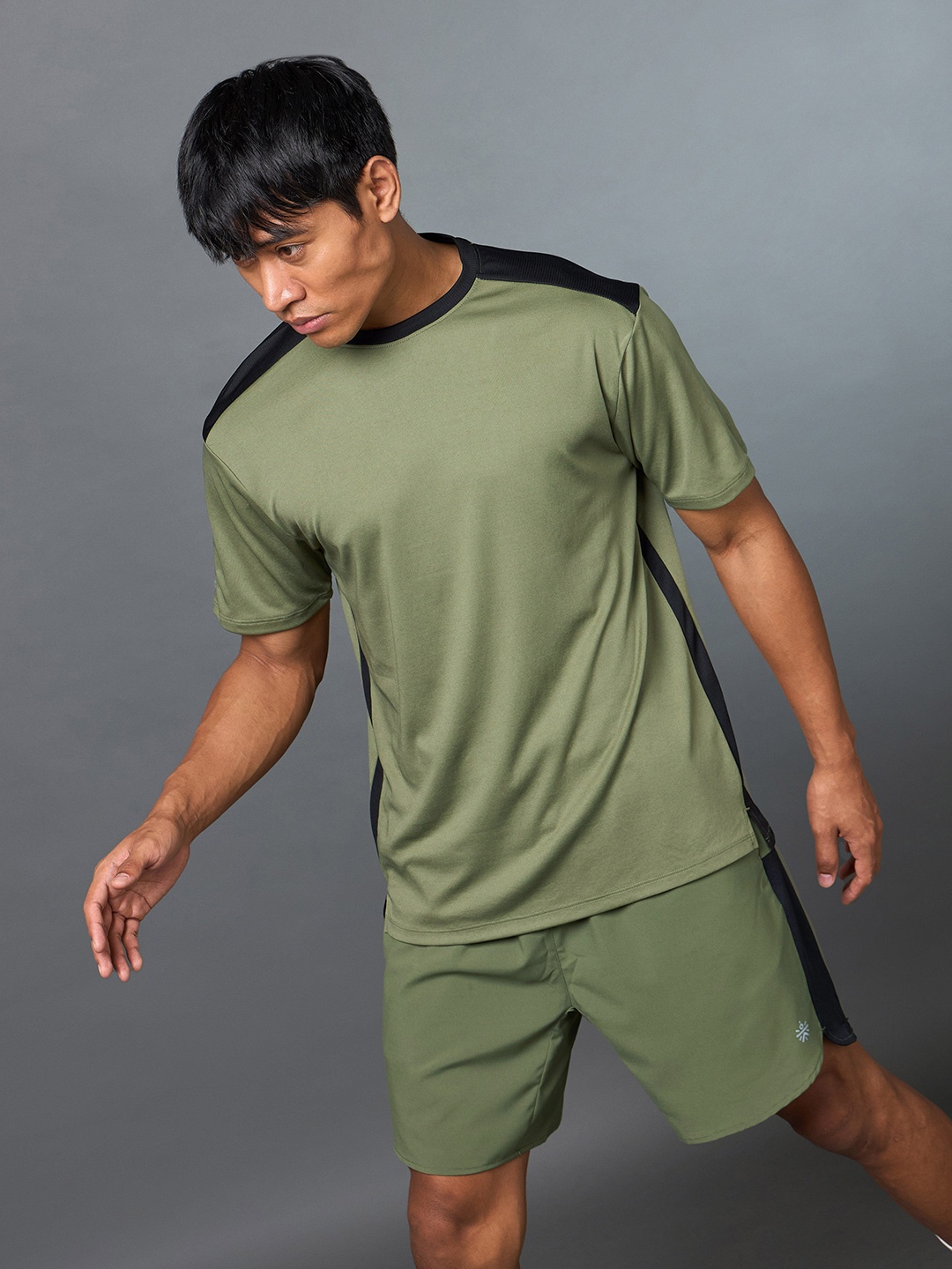 

CULT Men Solid Running T-shirts, Olive