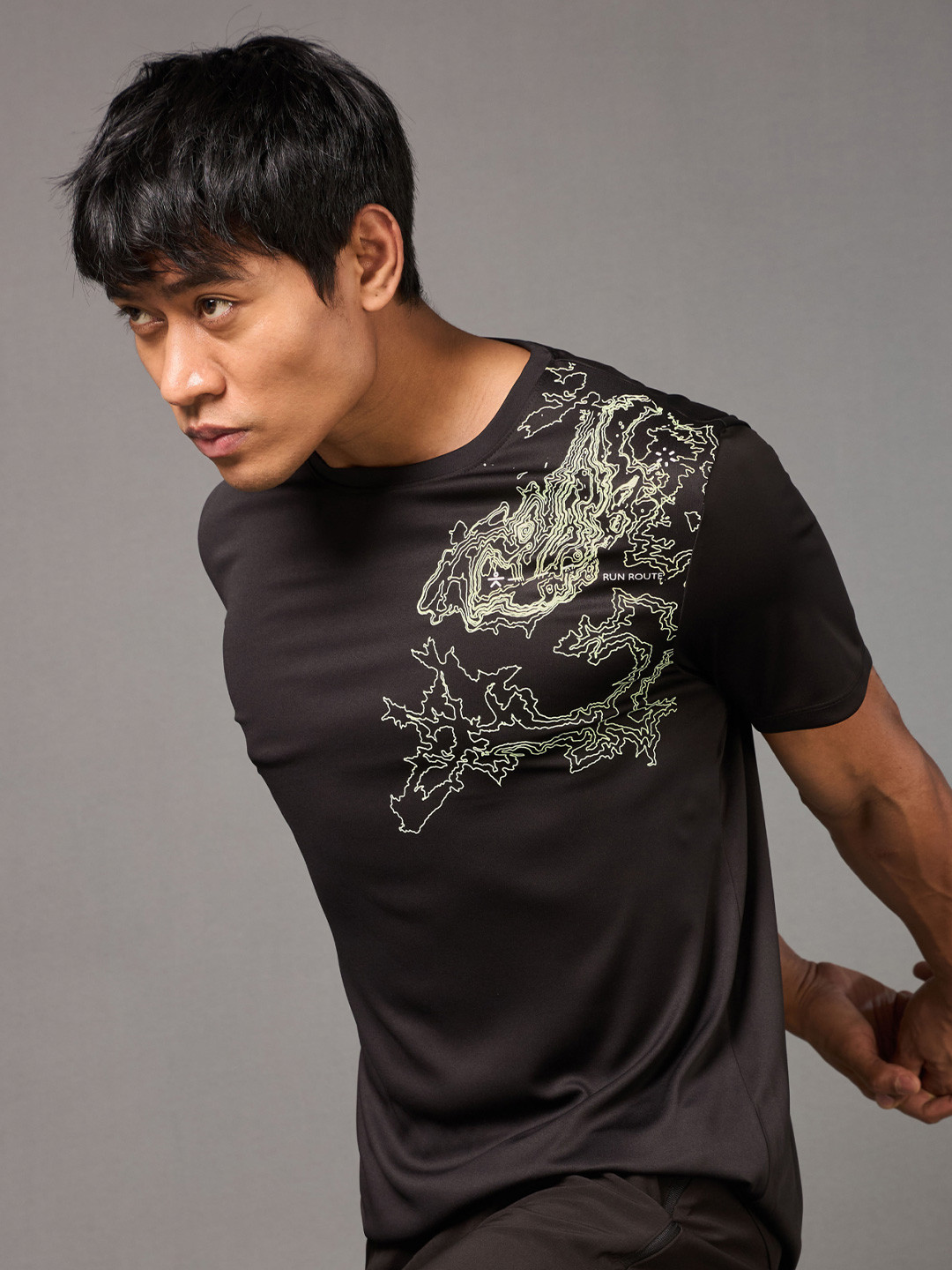 

CULT Men Printed Moisture Wicking Round Neck Trail Running T-shirt, Black