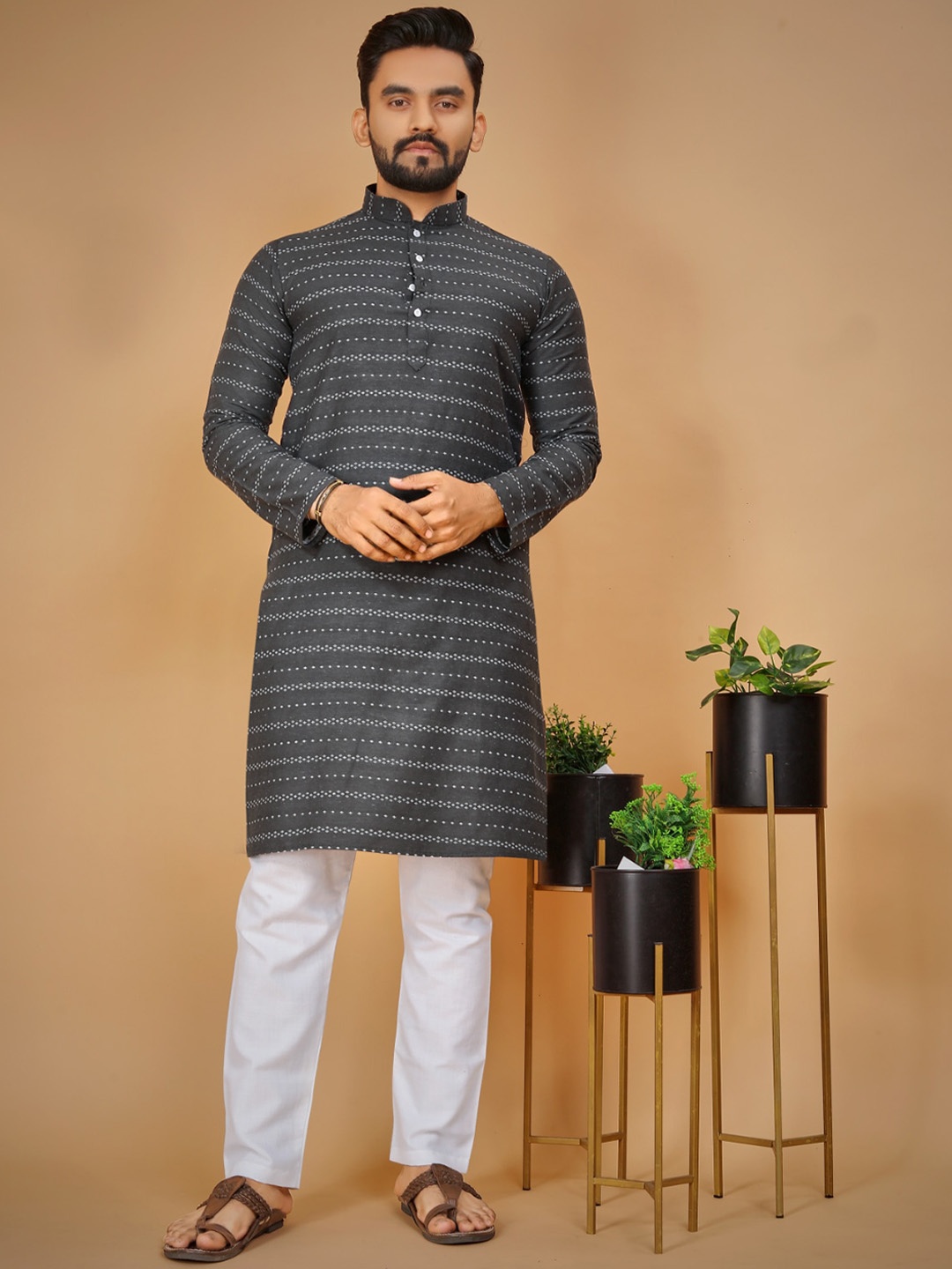 

Ekasya Geometric Woven Design Mandarin Collar Long Sleeves Kurta, Grey