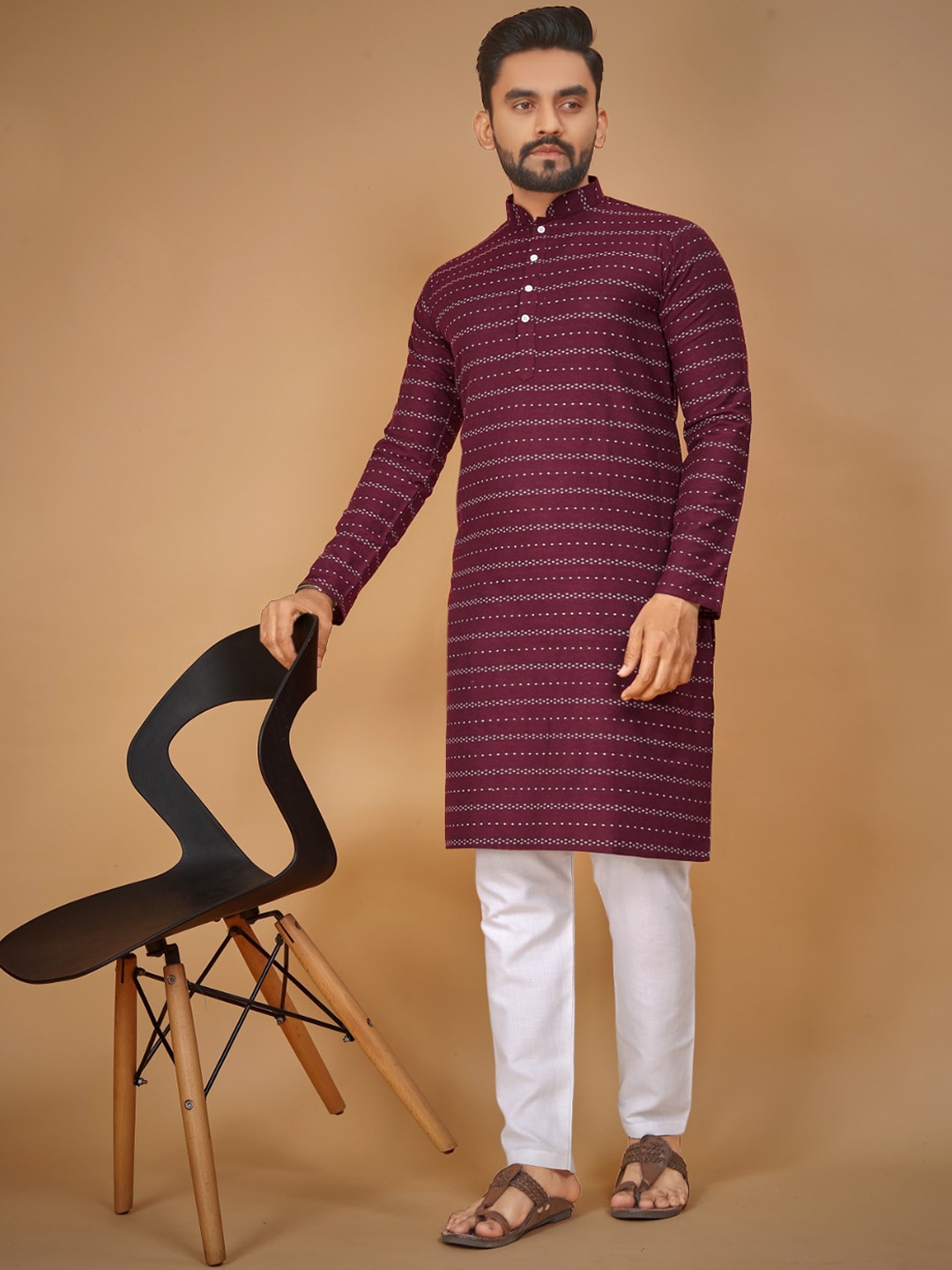 

Ekasya Geometric Woven Design Mandarin Collar Long Sleeves Kurta, Magenta