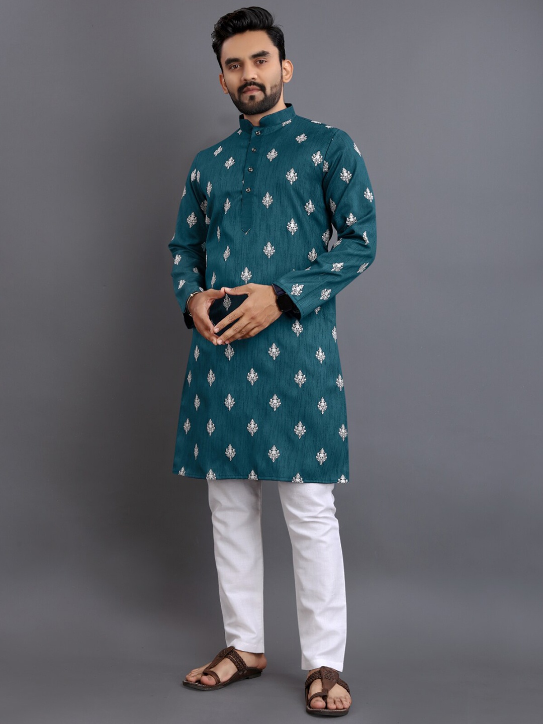 

Ekasya Ethnic Motifs Printed Mandarin Collar Straight Kurta, Turquoise blue