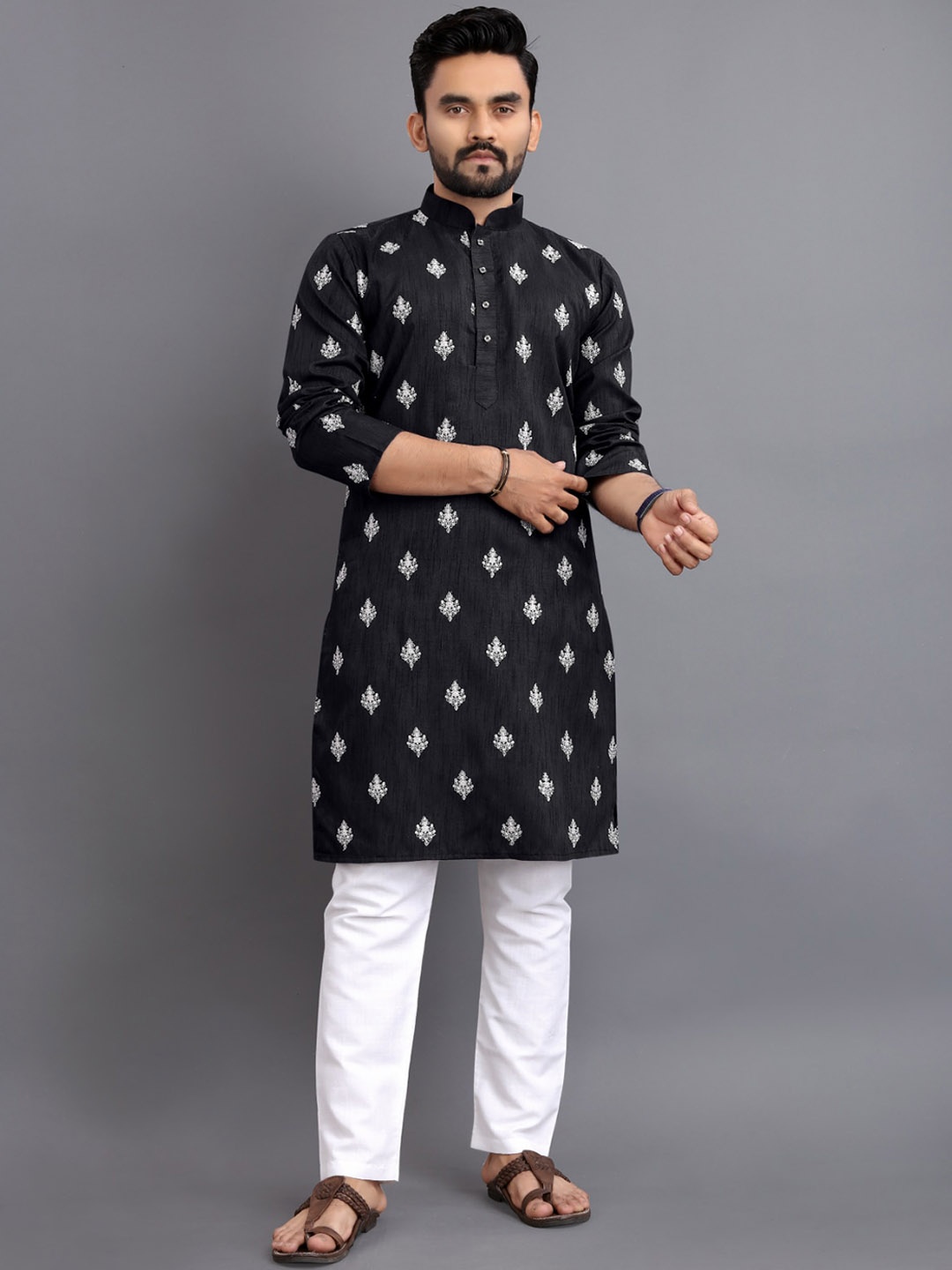 

Ekasya Ethnic Motifs Printed Thread Work Pathani Kurta, Black