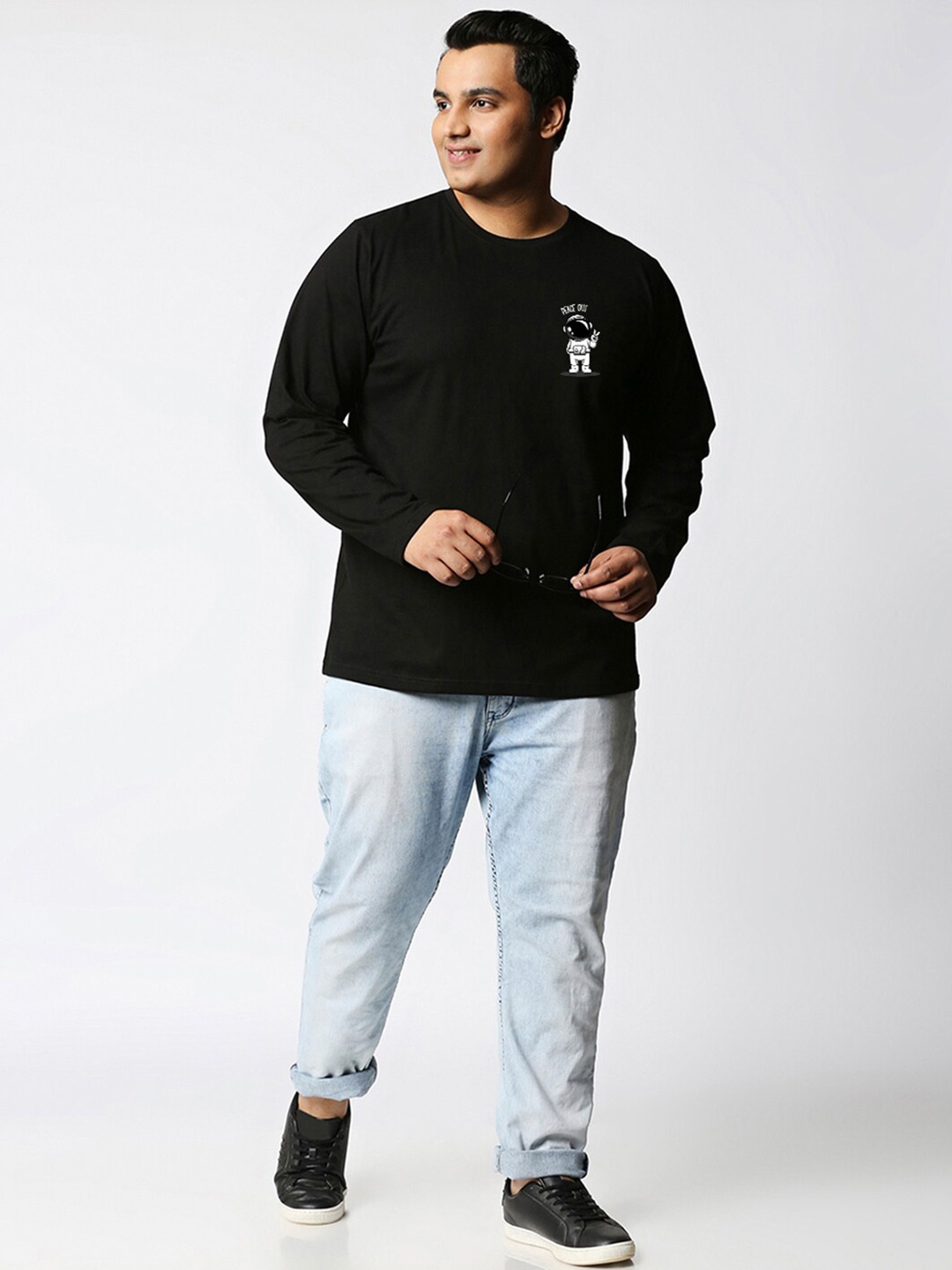 

Bewakoof Plus Men Plus Size Graphic Printed Pure Cotton T-shirt, Black