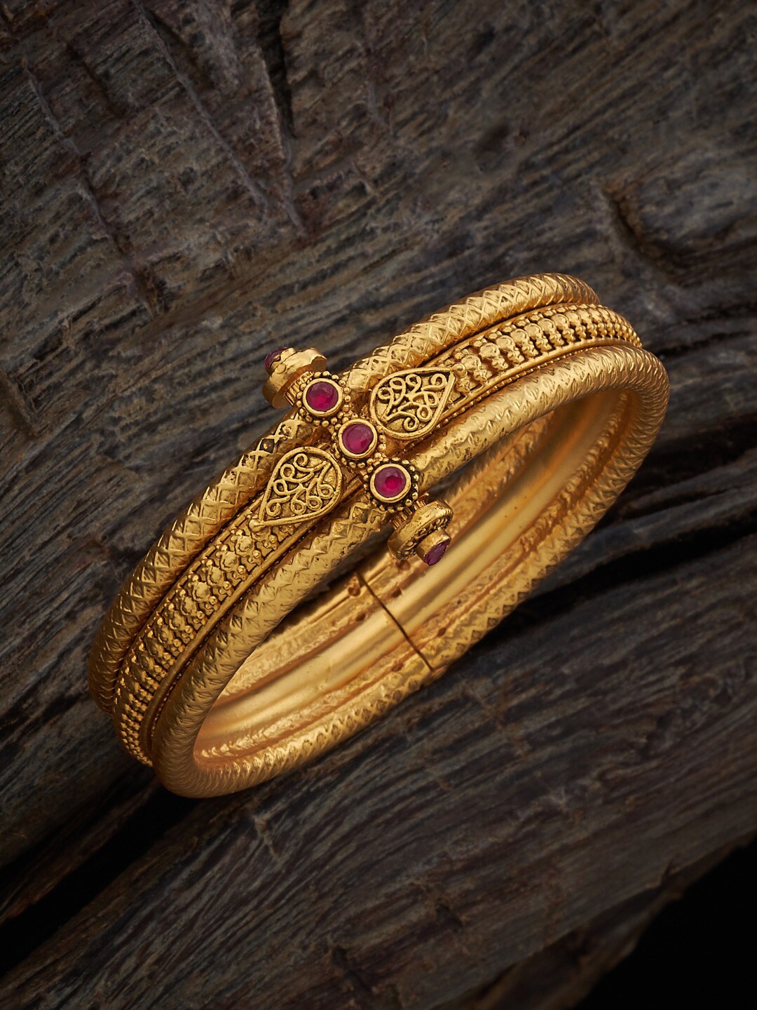 

Kushal's Fashion Jewellery Women Ruby Gold-Plated Kada Bracelet