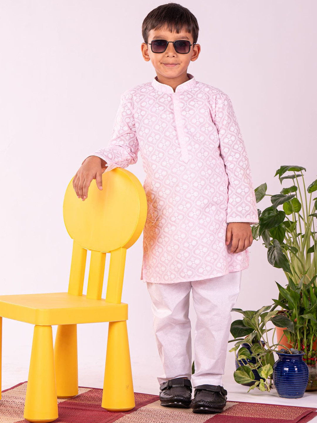 

VASTRAMAY Boys Geometric Embroidered Straight Chikankari Kurta With Pyjamas, Pink