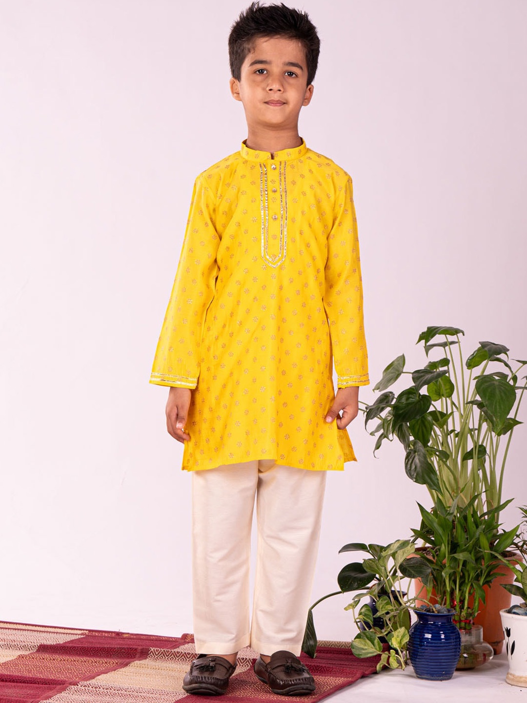 

VASTRAMAY Boys Ethnic Motifs Printed Mandarin Collar Straight Kurta With Pyjamas, Yellow