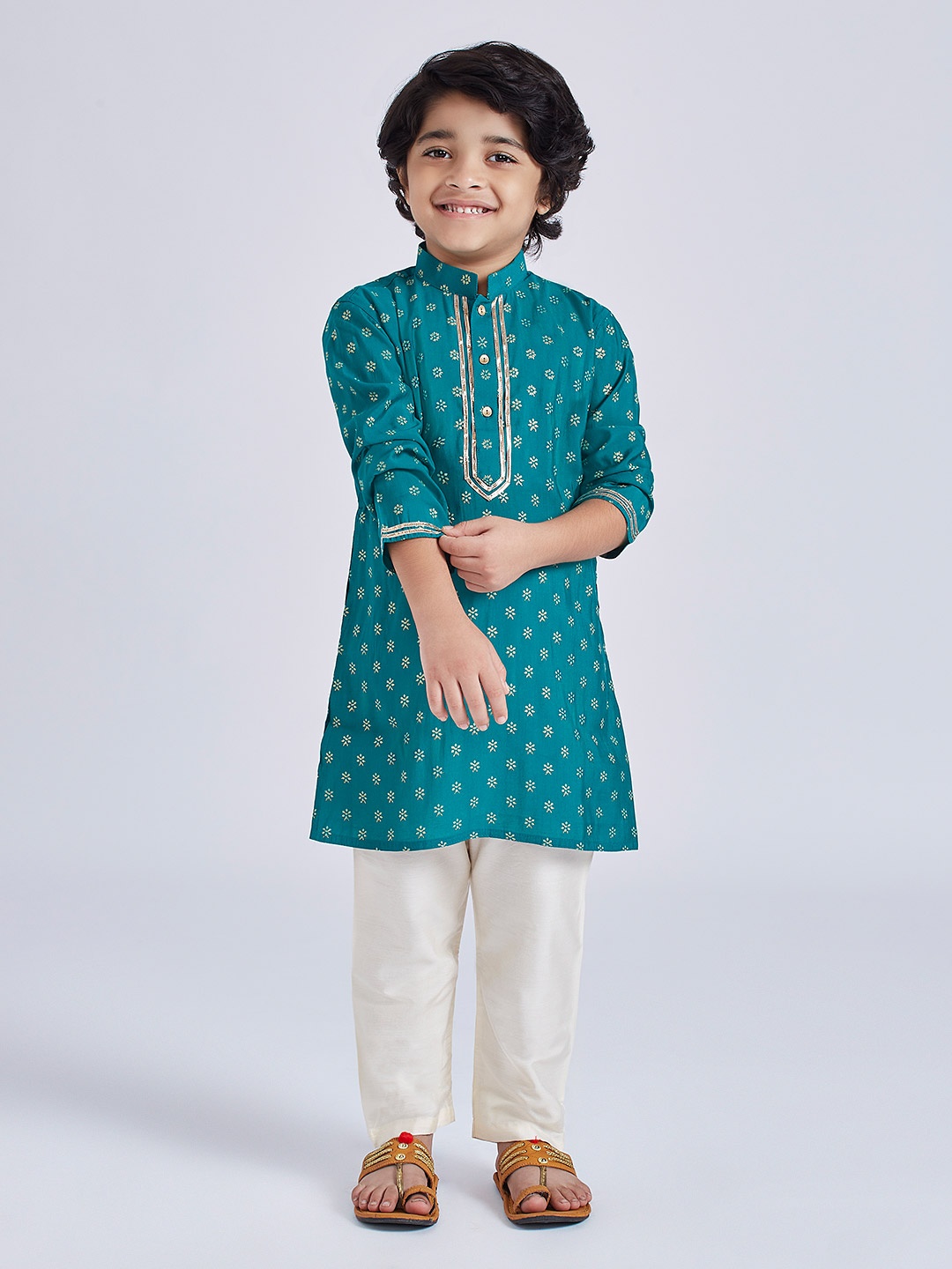 

VASTRAMAY Boys Floral Printed Regular Straight Kurta with Pyjamas, Green