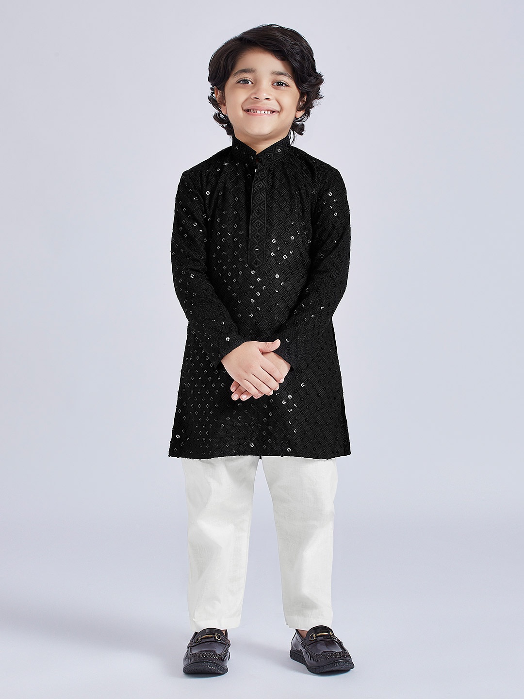 

VASTRAMAY Boys Ethnic Motifs Embroidered Regular Sequinned Kurta with Pyjamas, Black
