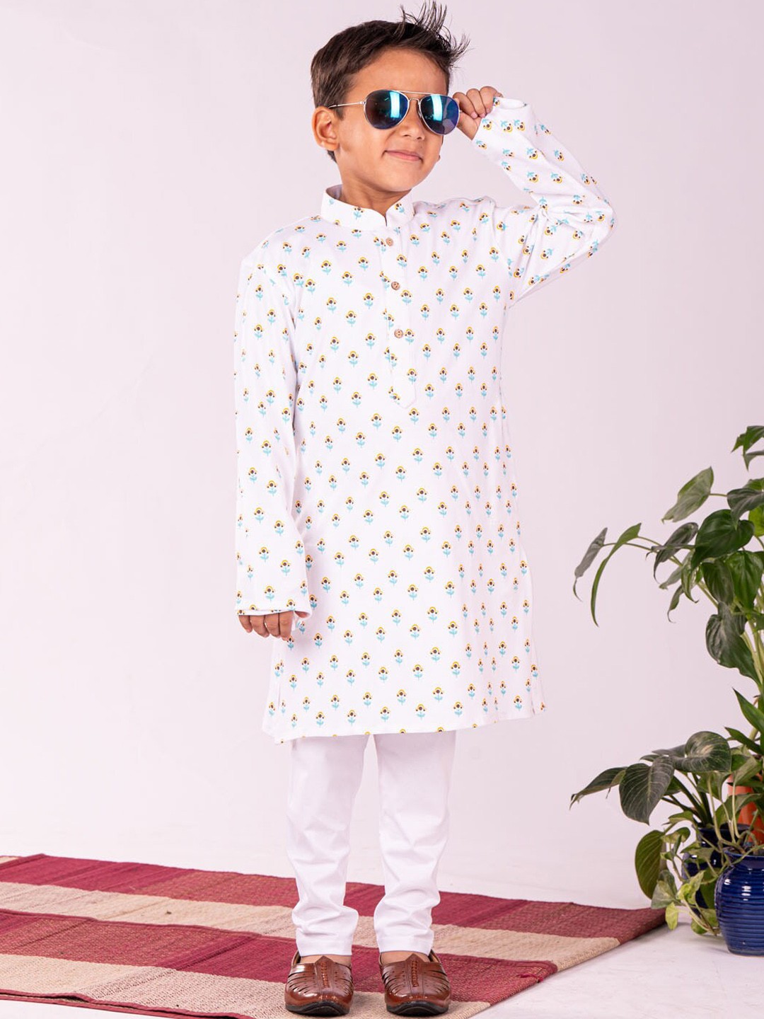 

VASTRAMAY Boys Ethnic Motifs Printed Regular Pure Cotton Kurta with Pyjamas, White