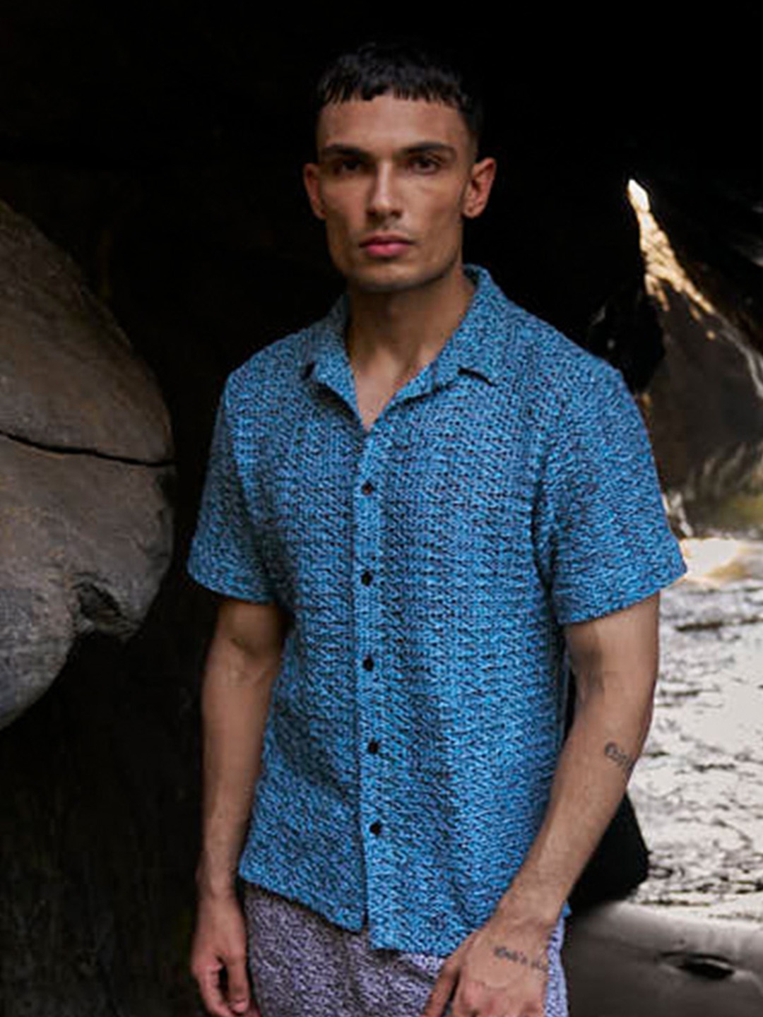 

Dash and Dot Relaxed Cotton Self Design Textured Casual Shirt, Blue