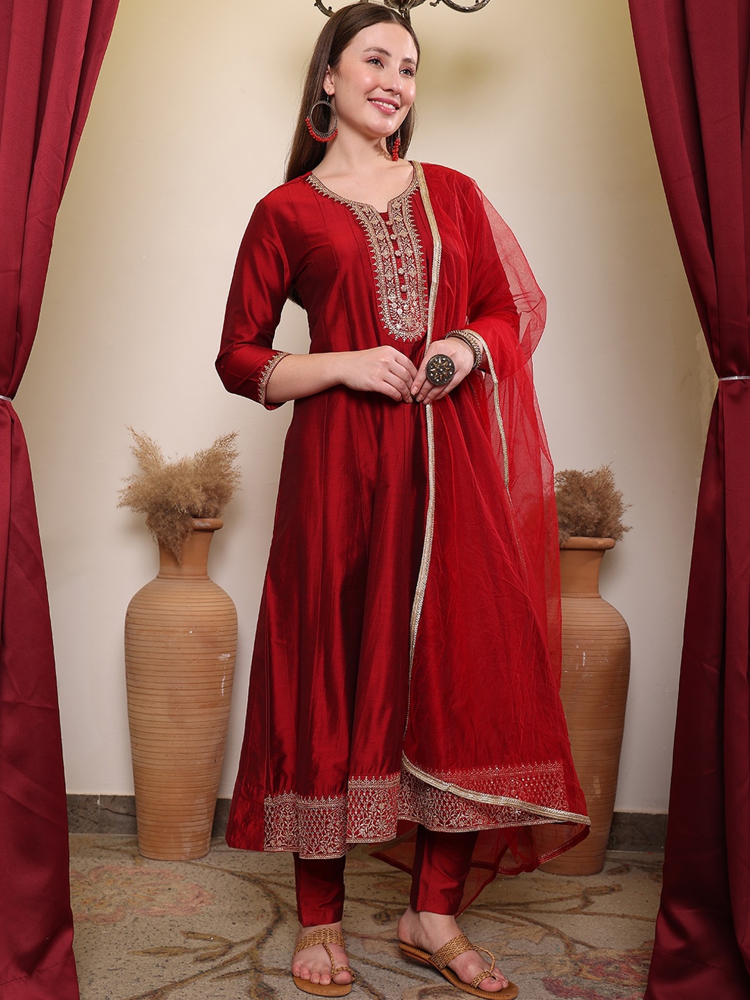 

House of Pataudi Embroidered Detailed V-Neck Kurta With Trouser & Dupatta, Red