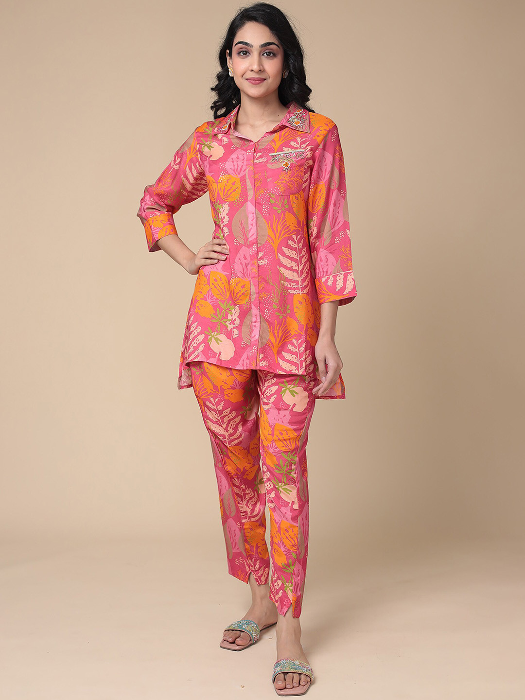 

ZARI Floral Printed Regular Kurta with Trouser, Pink