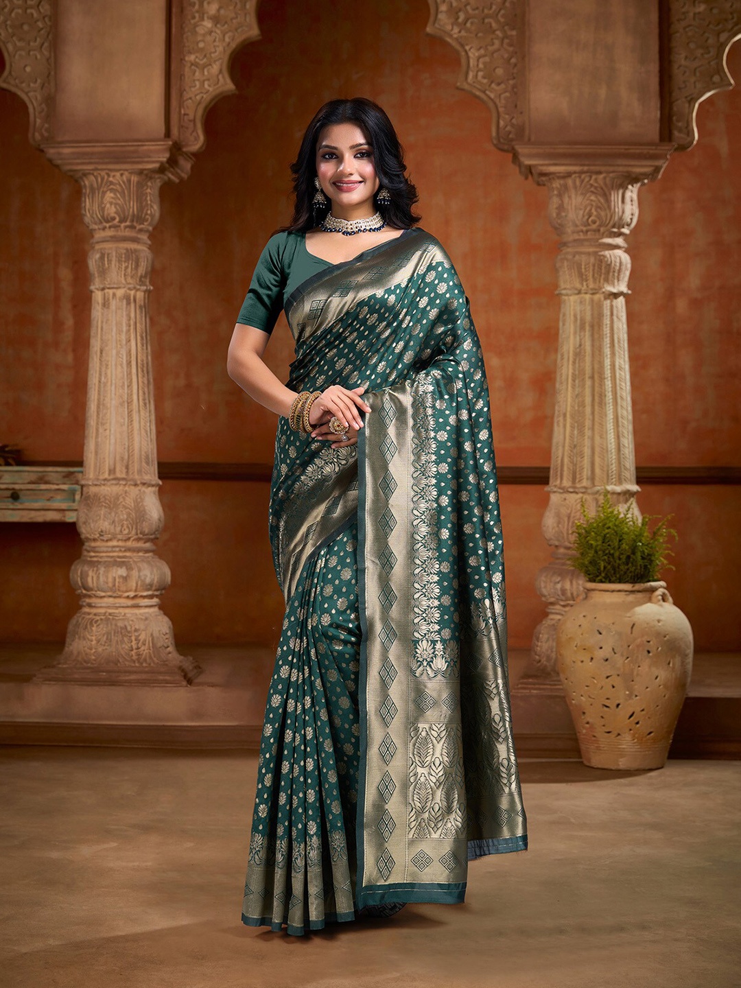 

V3 FASHION STUDIO Ethnic Motifs Zari Art Silk Banarasi Saree, Green