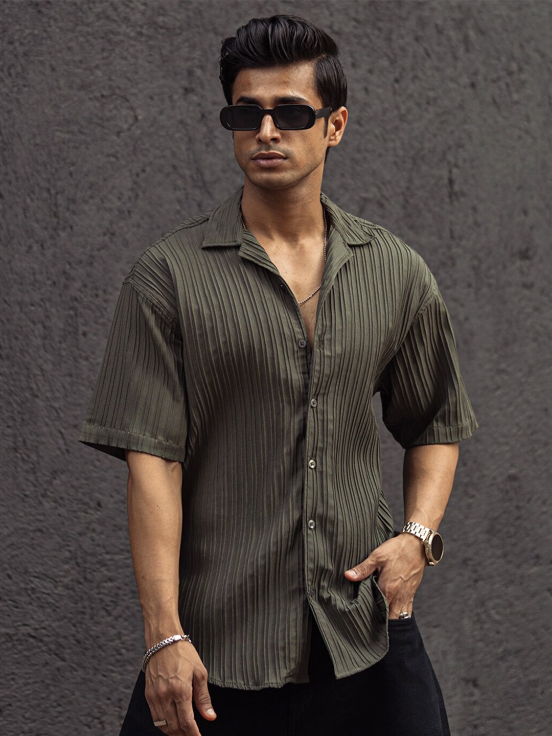 

Powerlook Green Self Design Striped Cuban Collar Half Sleeves Oversized Shirt