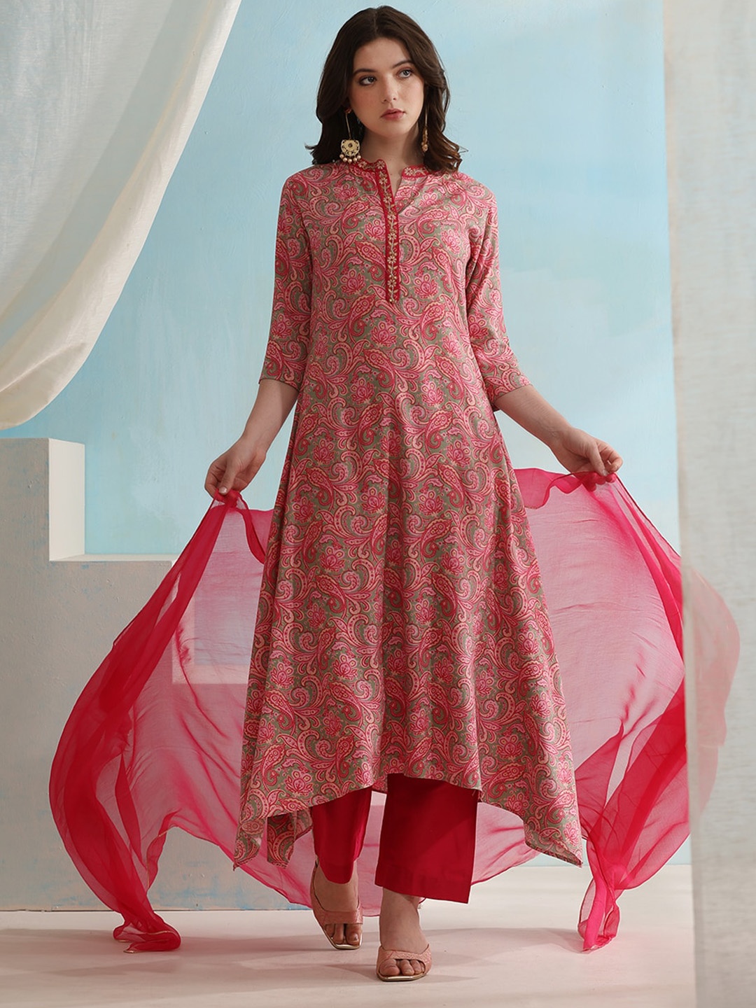 

Khushal K Paisley Printed Regular Thread Work Kurta With Trousers & Dupatta, Pink