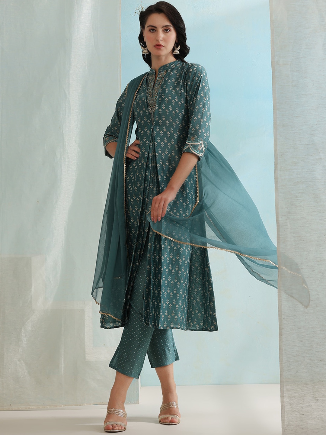 

Khushal K Ethnic Motifs Printed Mandarin Collar Three-Quarter Sleeves Kurta Set, Blue