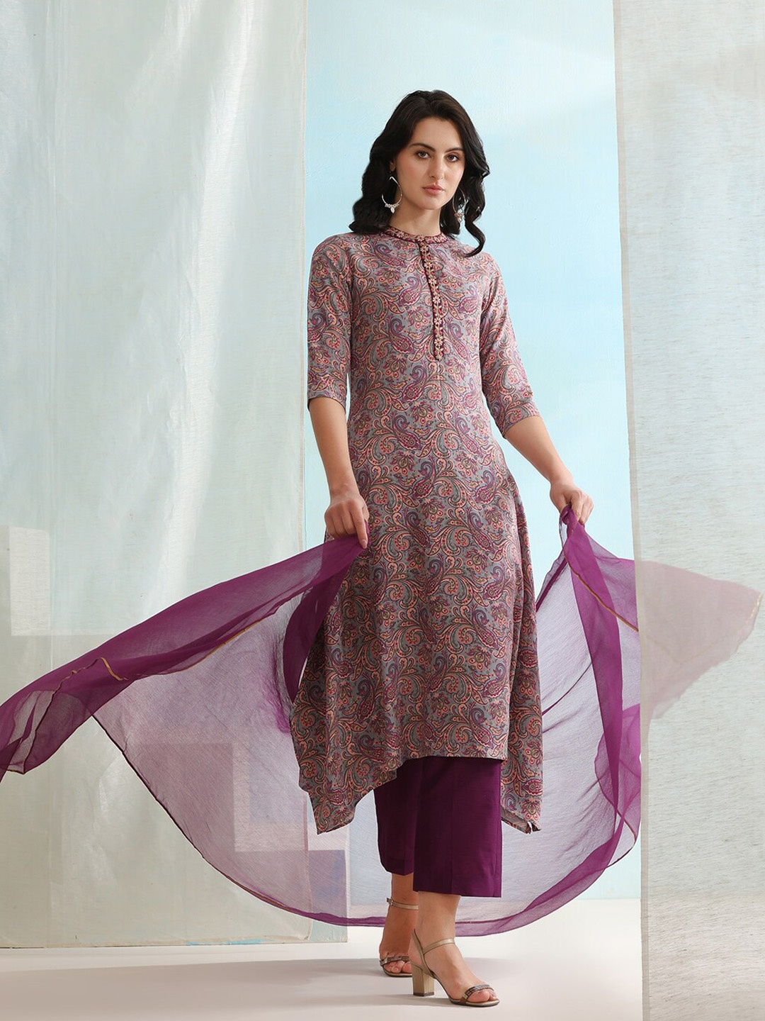 

Khushal K Paisley Printed Mandarin Collar Three-Quarter Sleeves Kurta Set, Purple