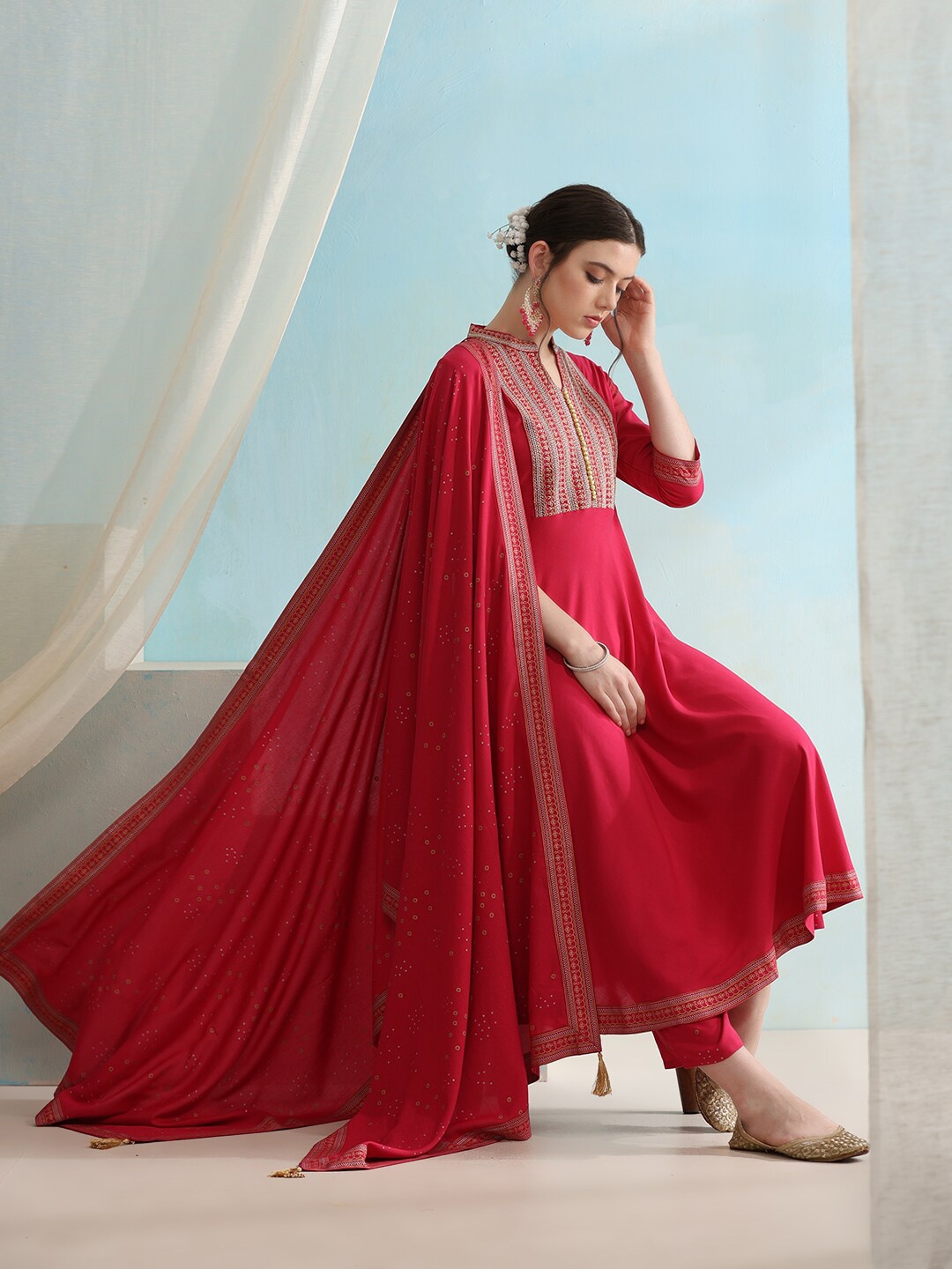 

Khushal K Floral Yoke Design Regular Kurta with Trousers & Dupatta, Pink