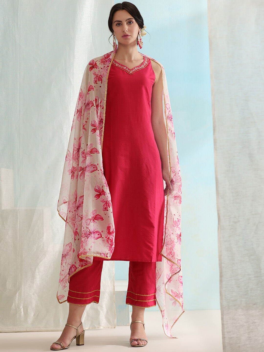 

Khushal K Floral Yoke Design V-Neck Three-Quarter Sleeveless Kurta Set, Pink